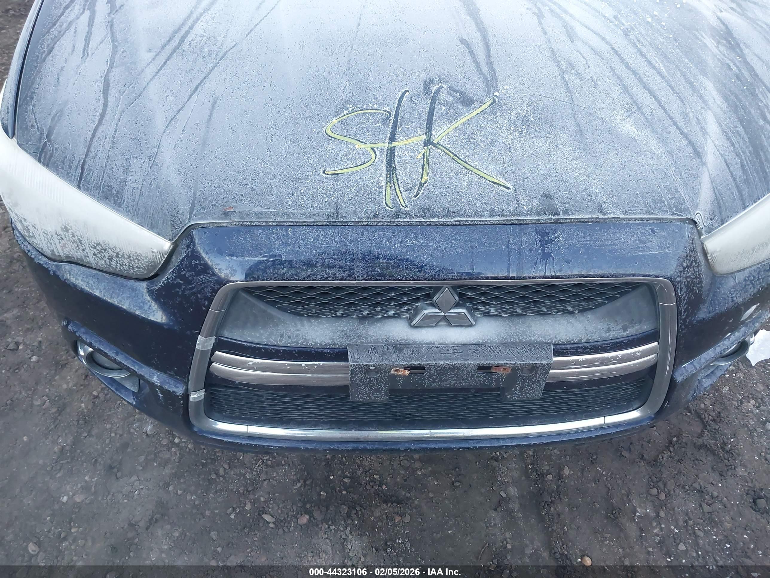 MITSUBISHI OUTLANDER image 10