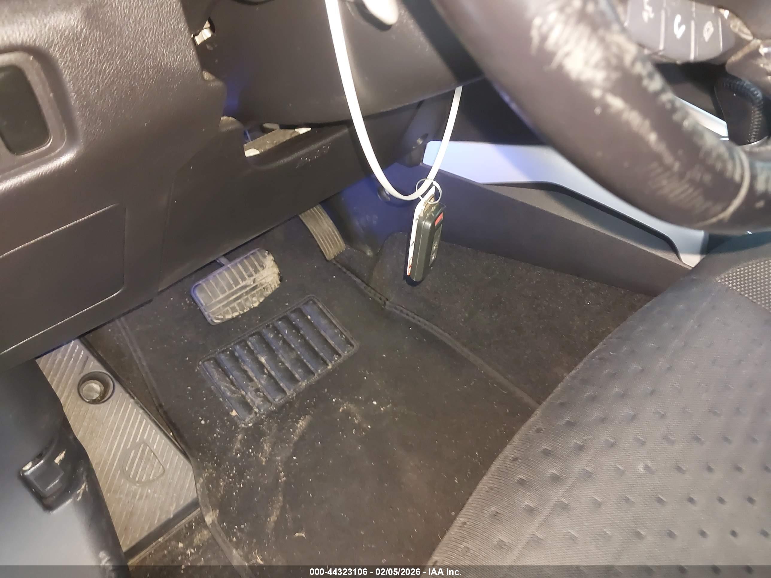 MITSUBISHI OUTLANDER image 11