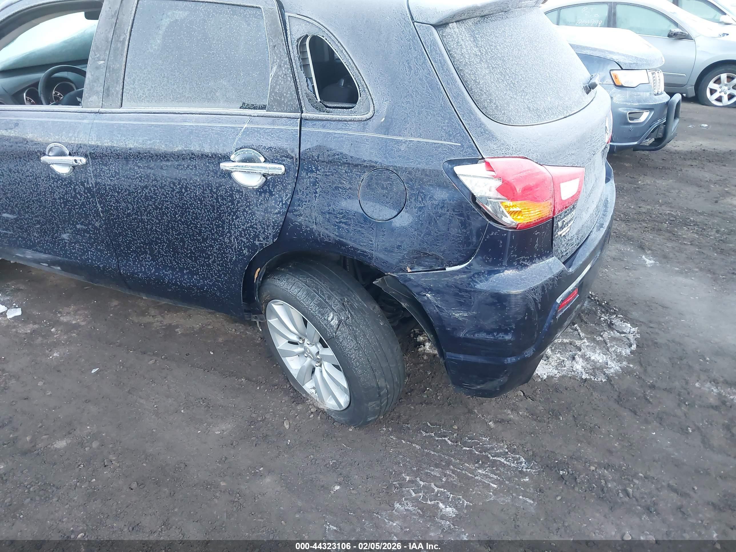 MITSUBISHI OUTLANDER image 6