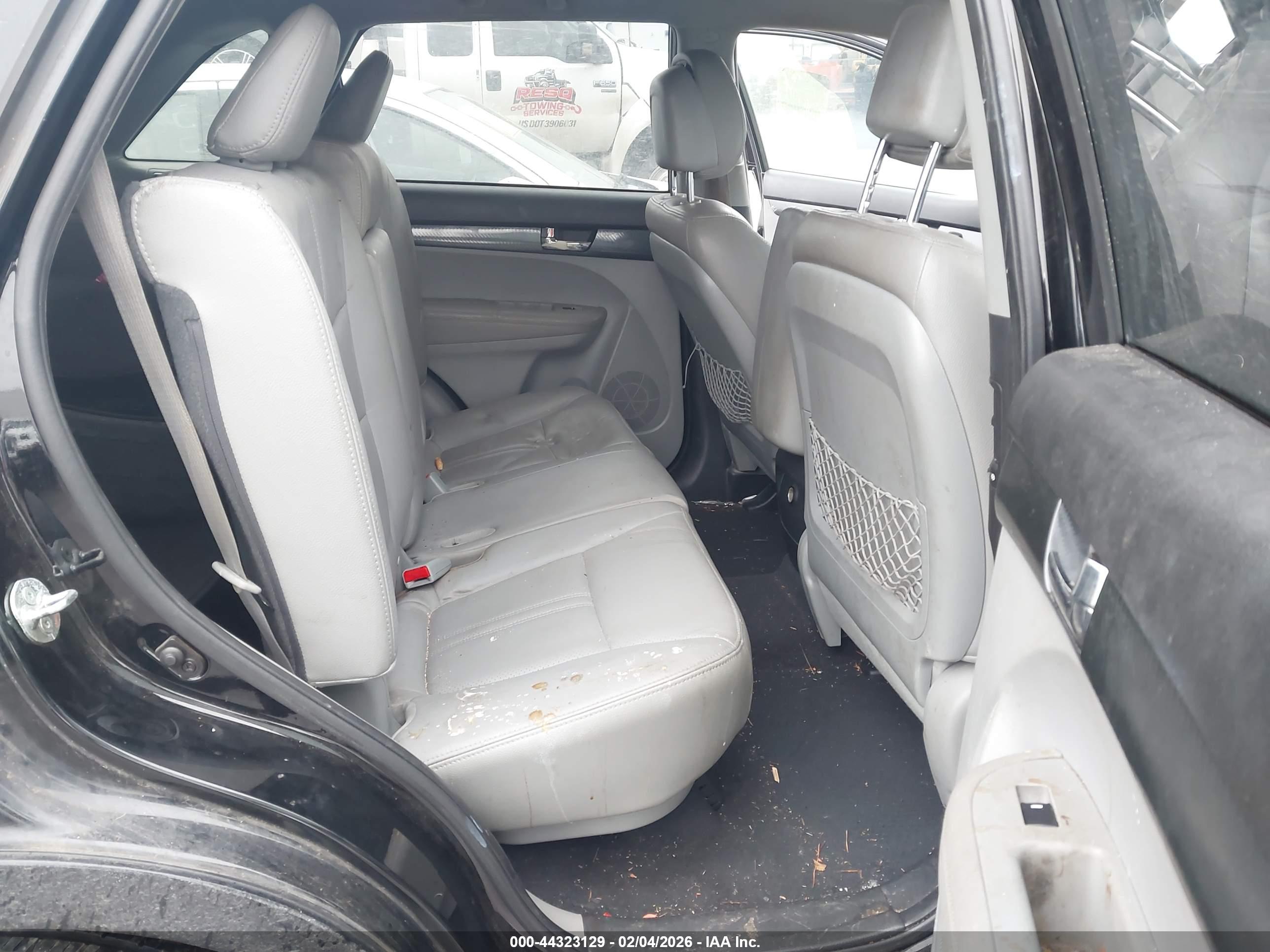KIA SORENTO image 8