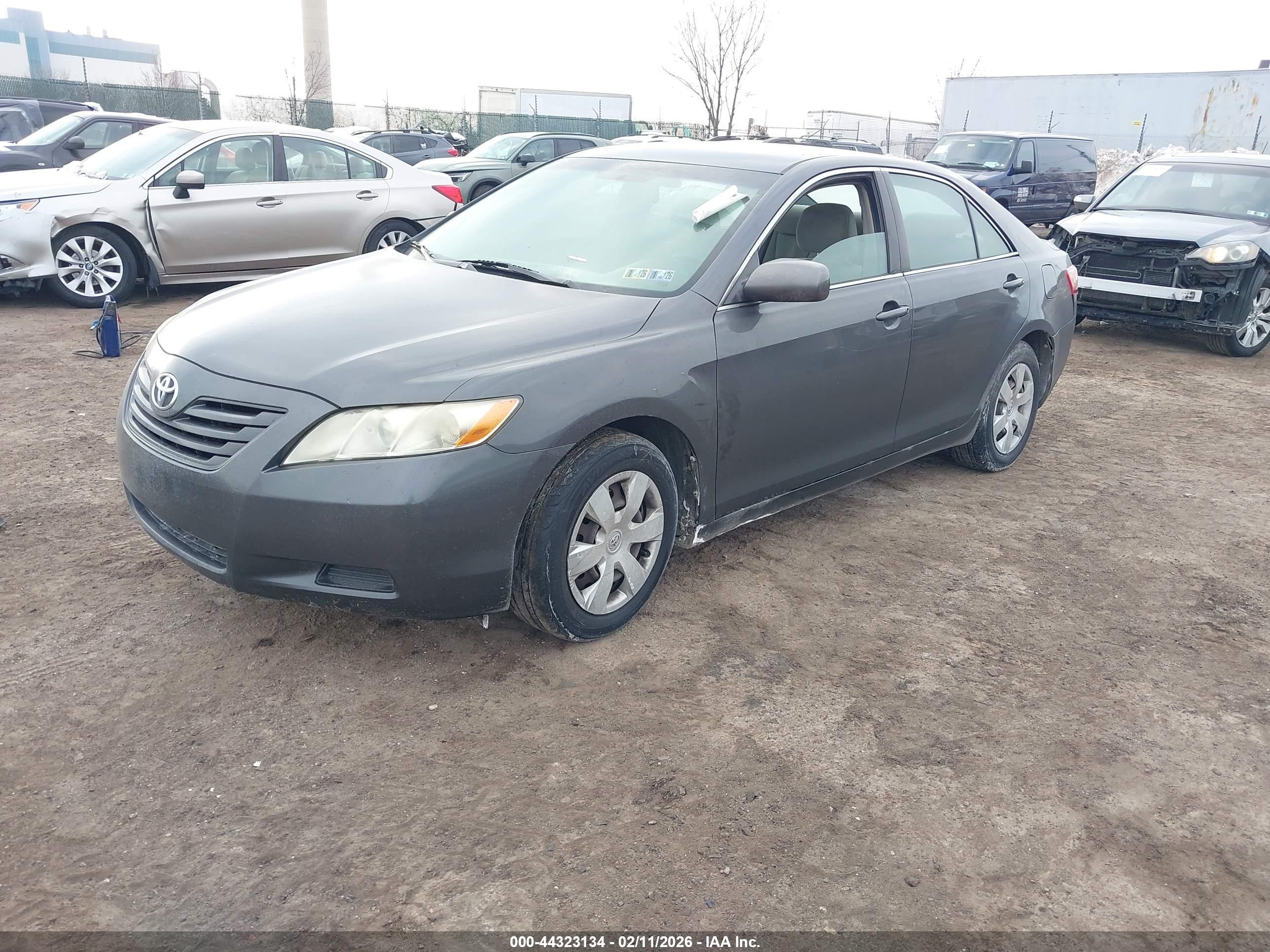 TOYOTA CAMRY image 2