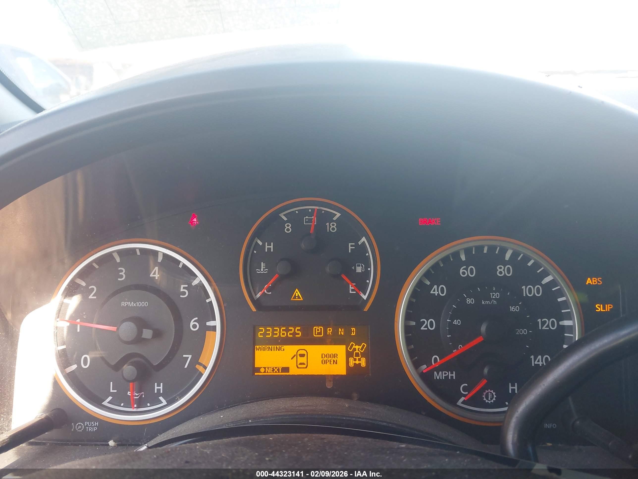NISSAN TITAN image 7