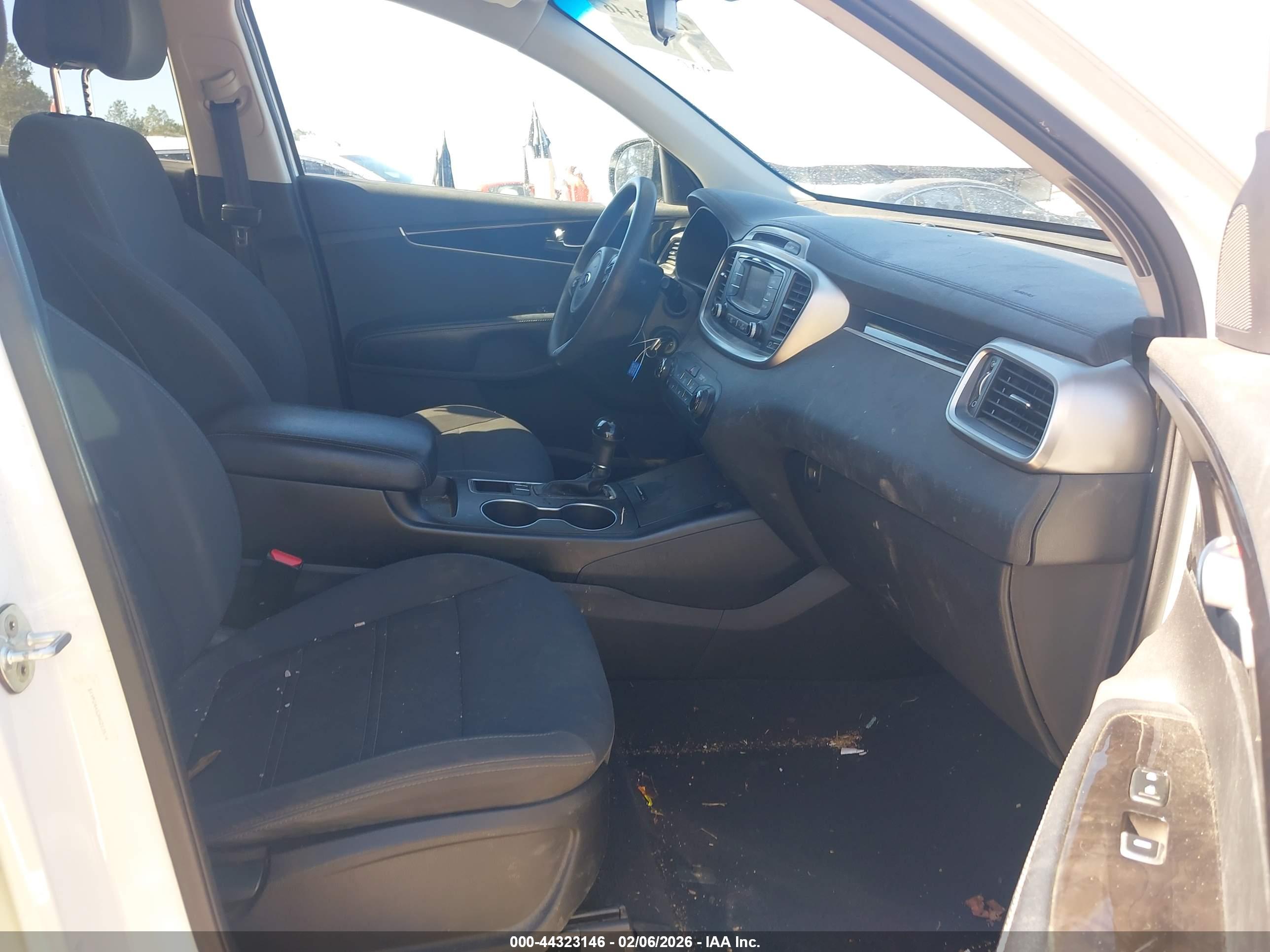 KIA SORENTO image 5