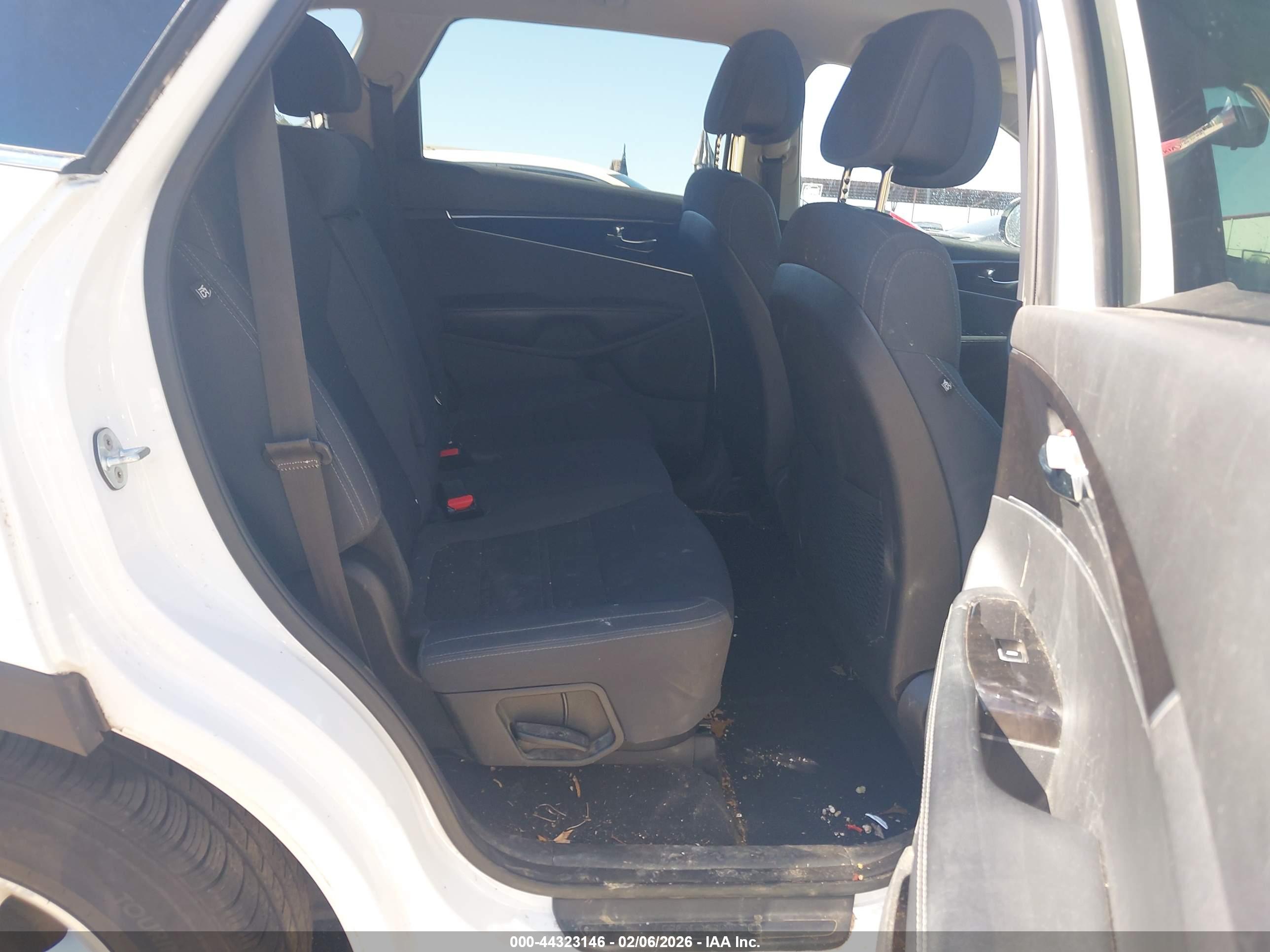 KIA SORENTO image 8