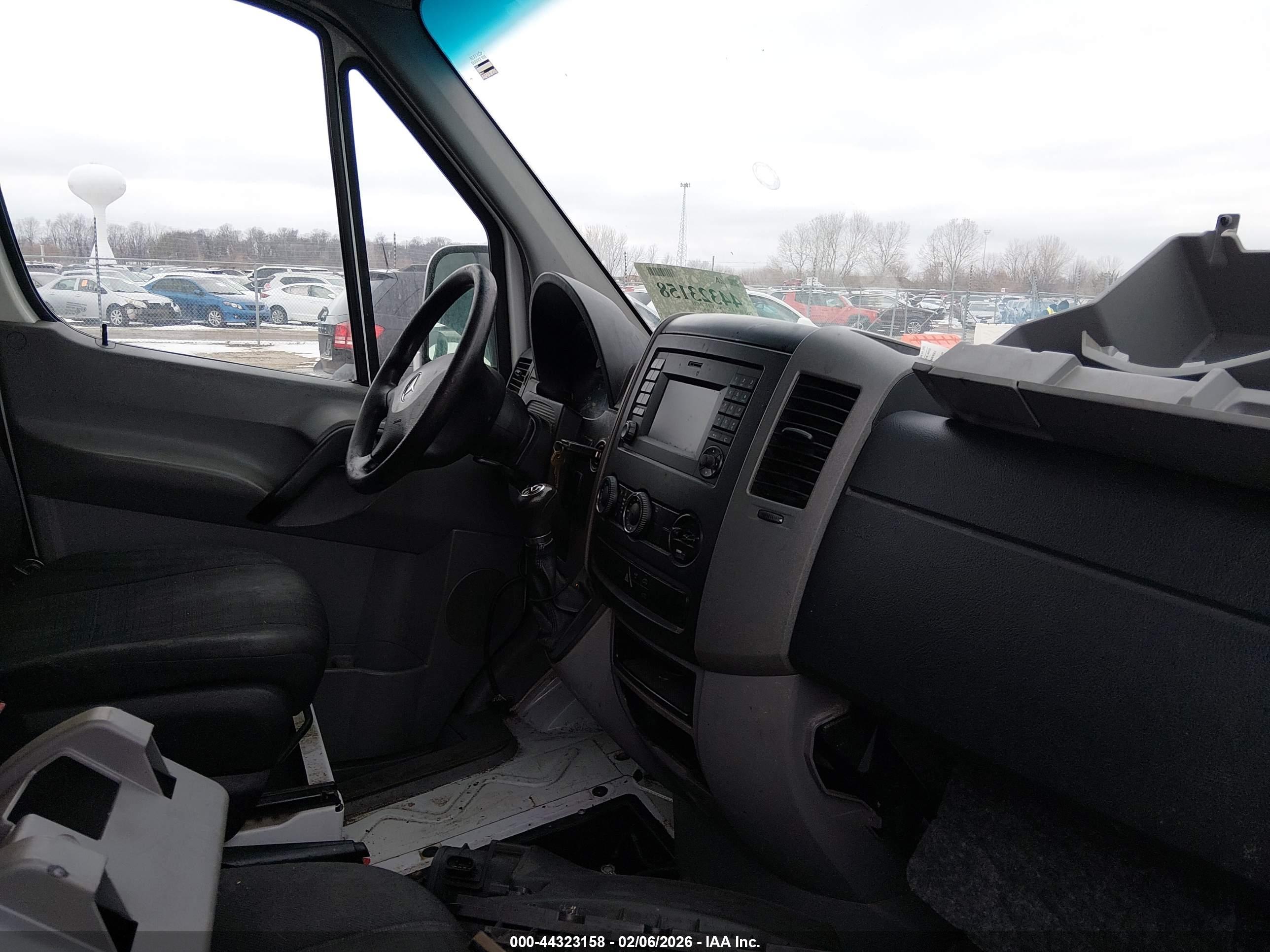 MERCEDES-BENZ SPRINTER image 5