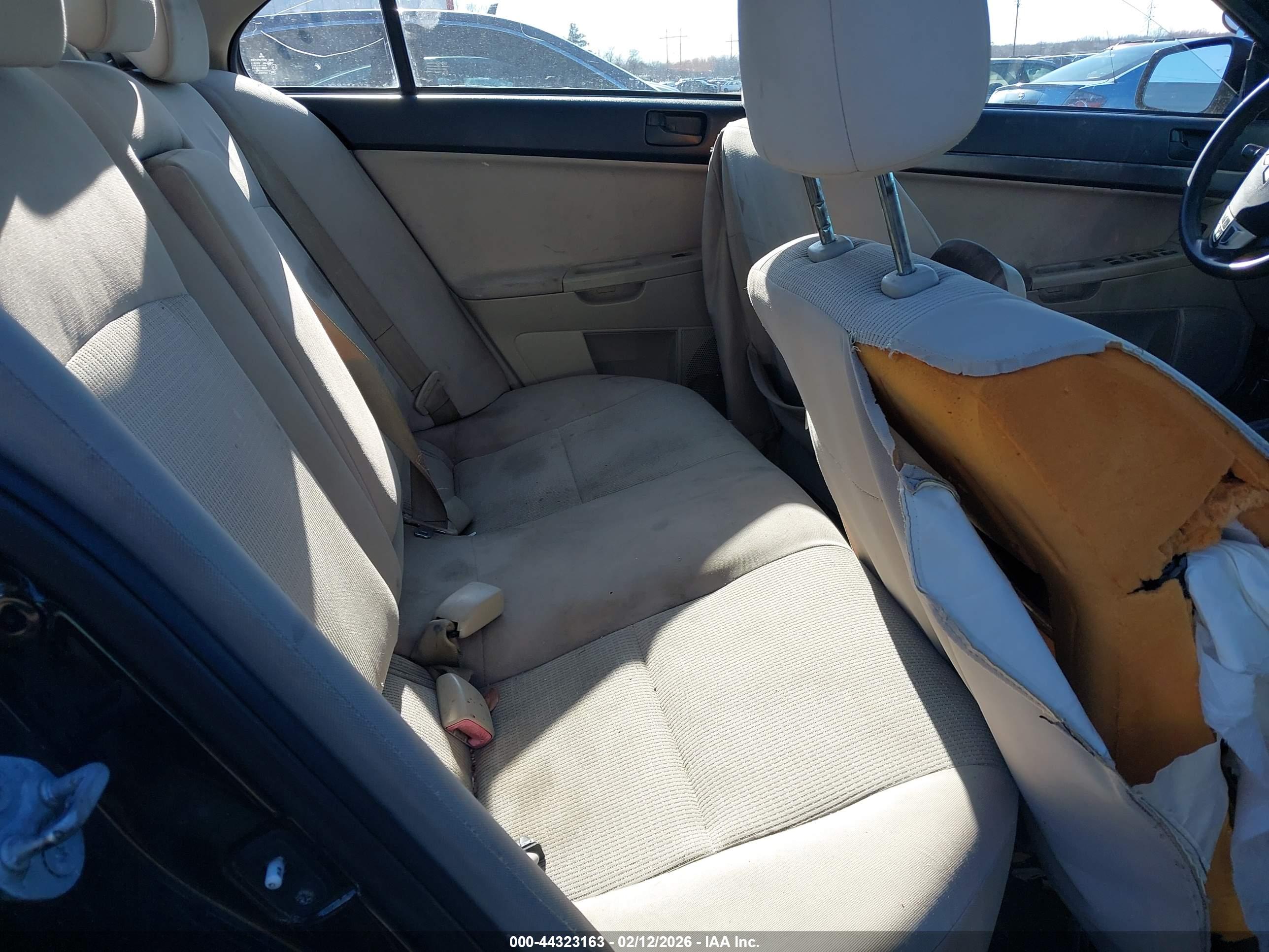 MITSUBISHI LANCER image 8