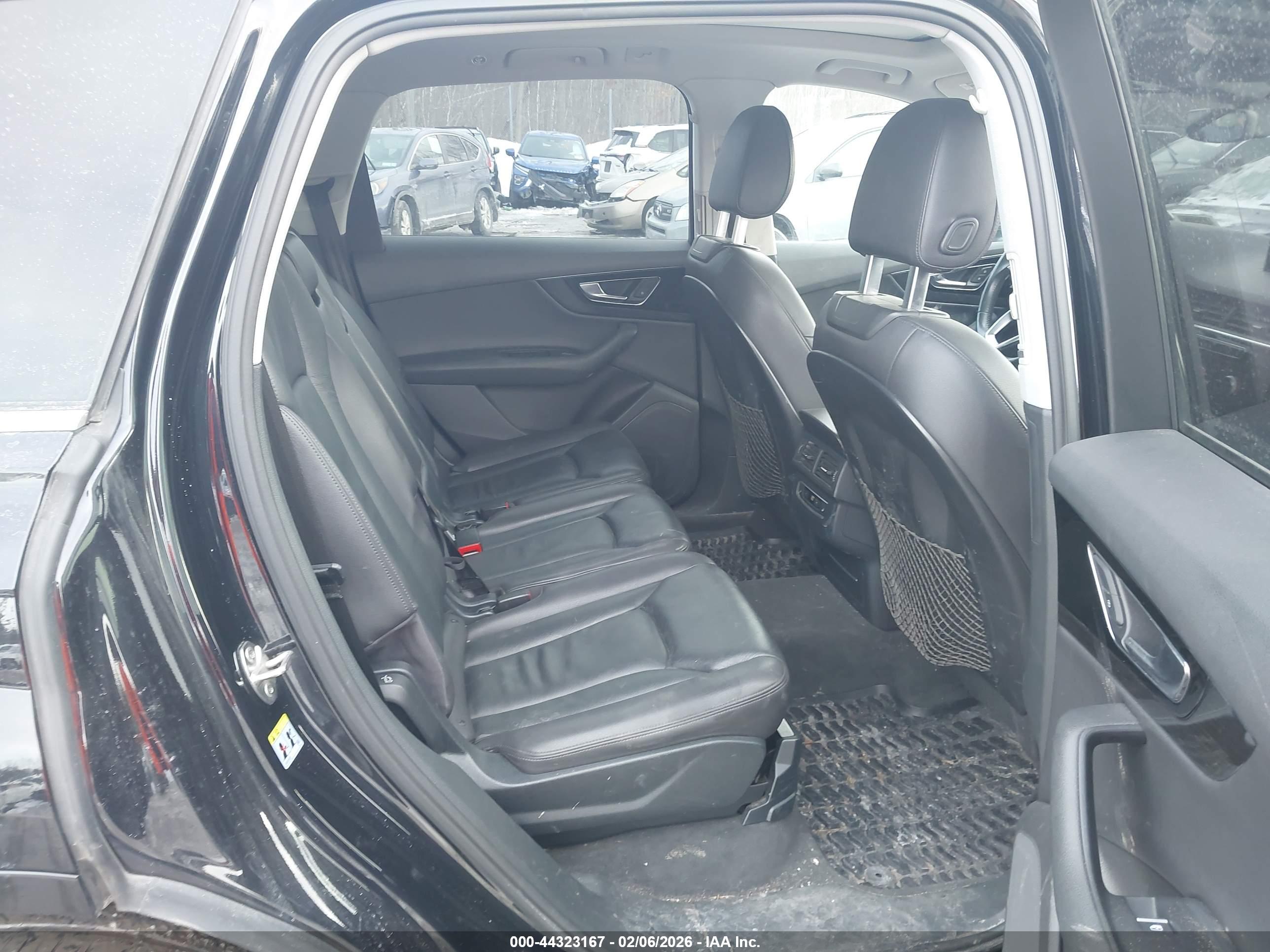 AUDI Q7 image 8