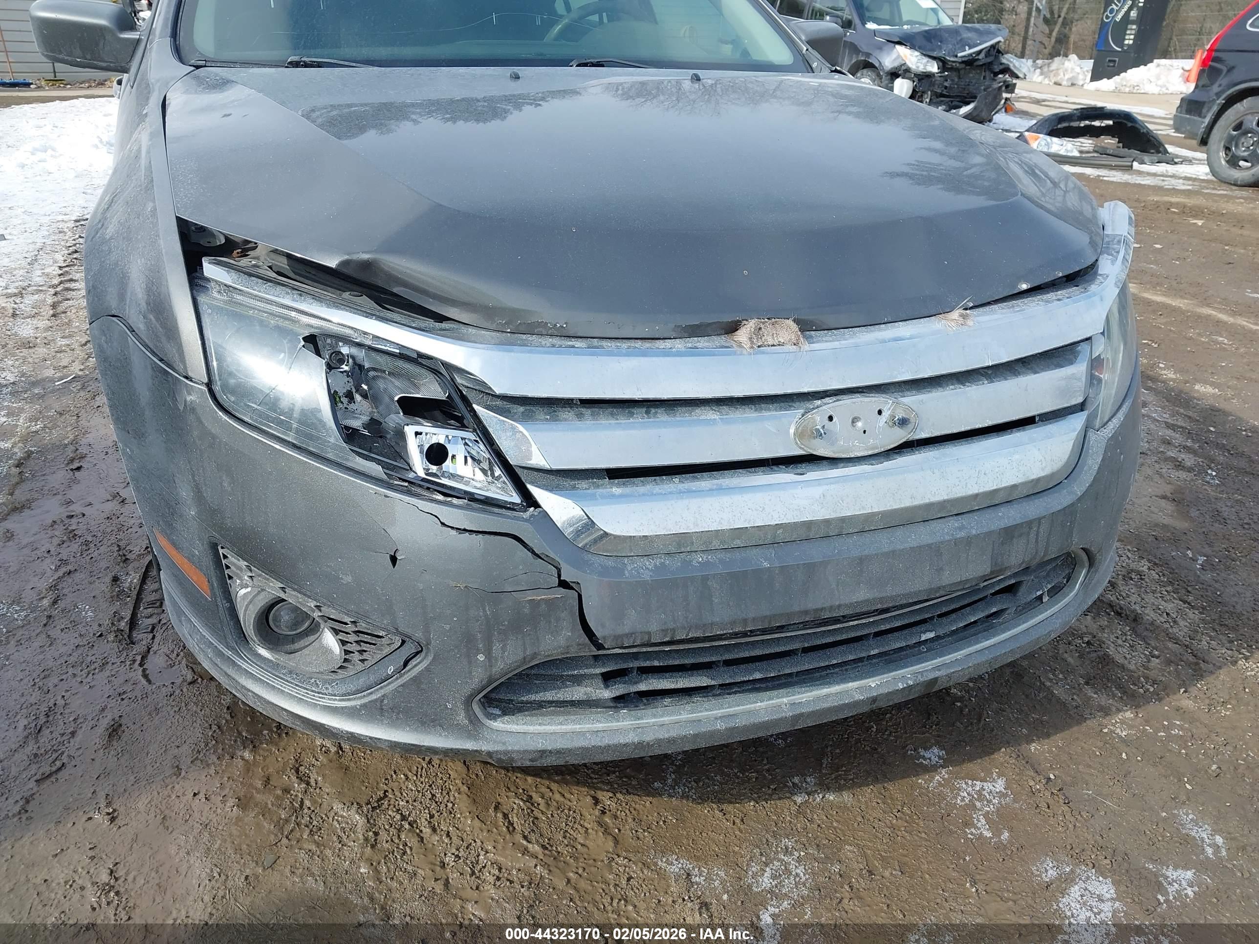 FORD FUSION image 6