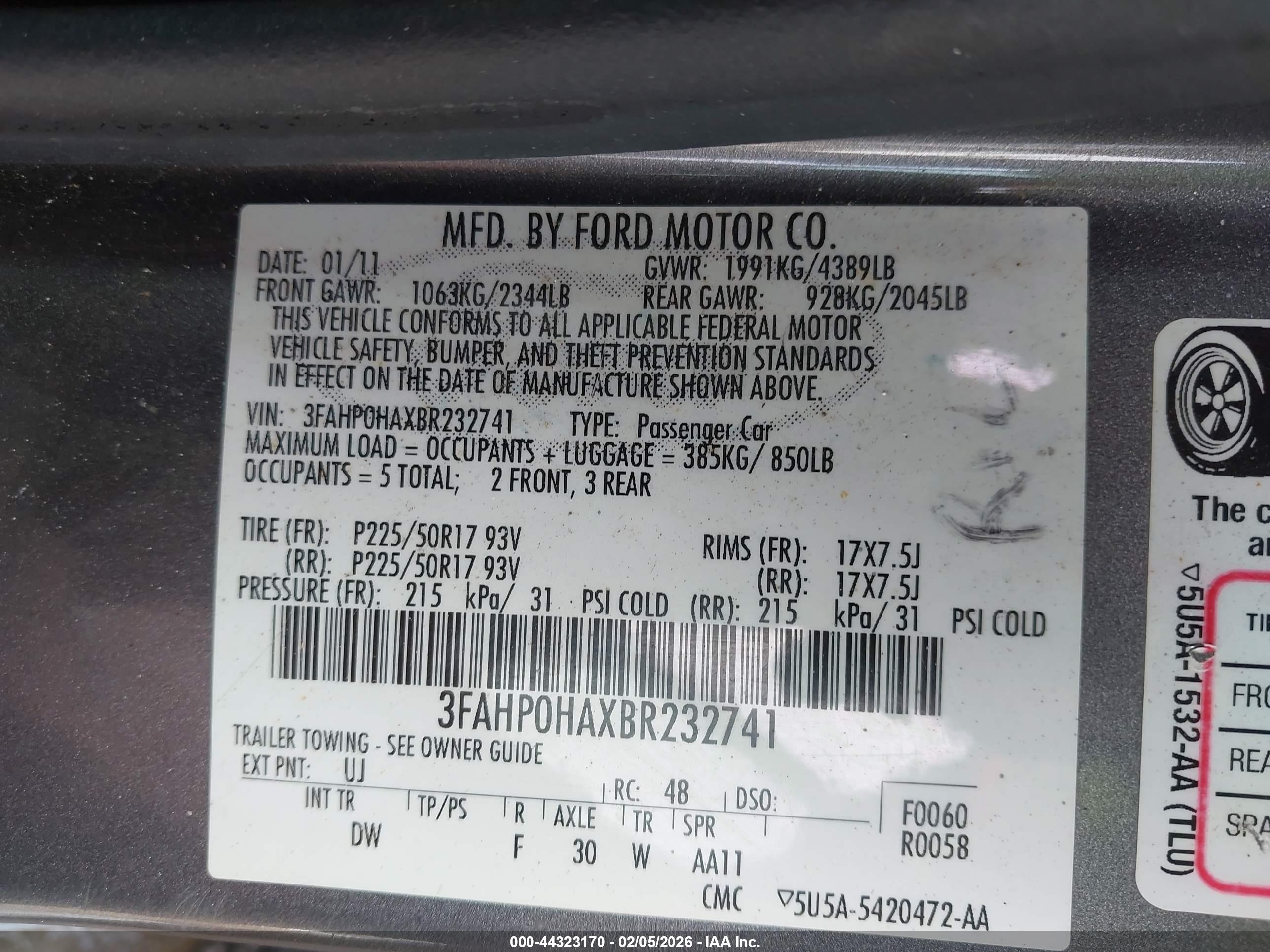 FORD FUSION image 9