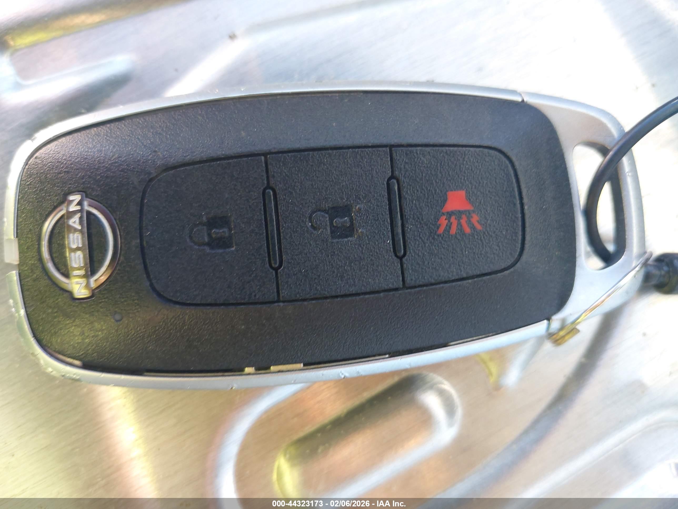 NISSAN ROGUE image 11
