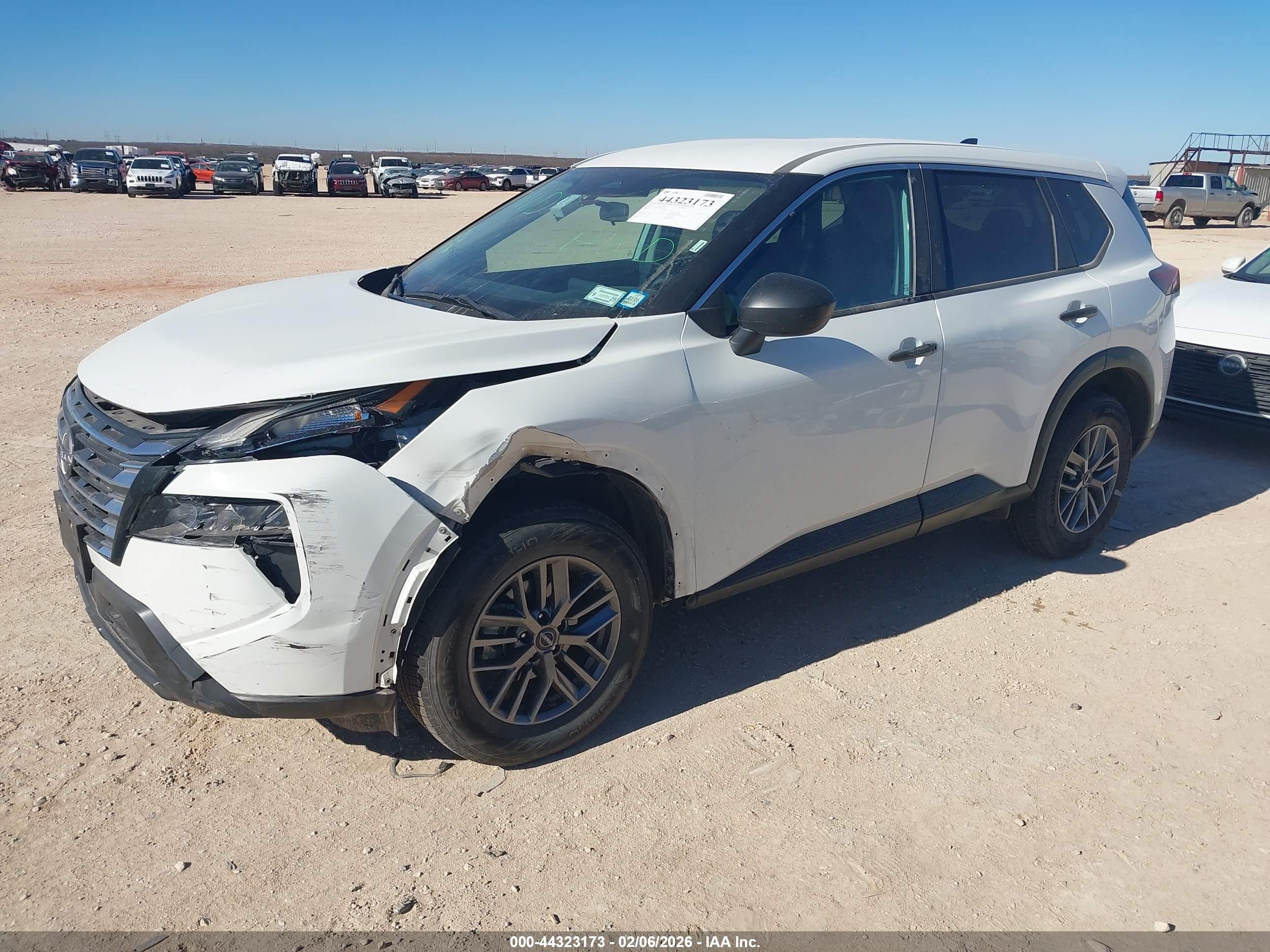 NISSAN ROGUE image 2