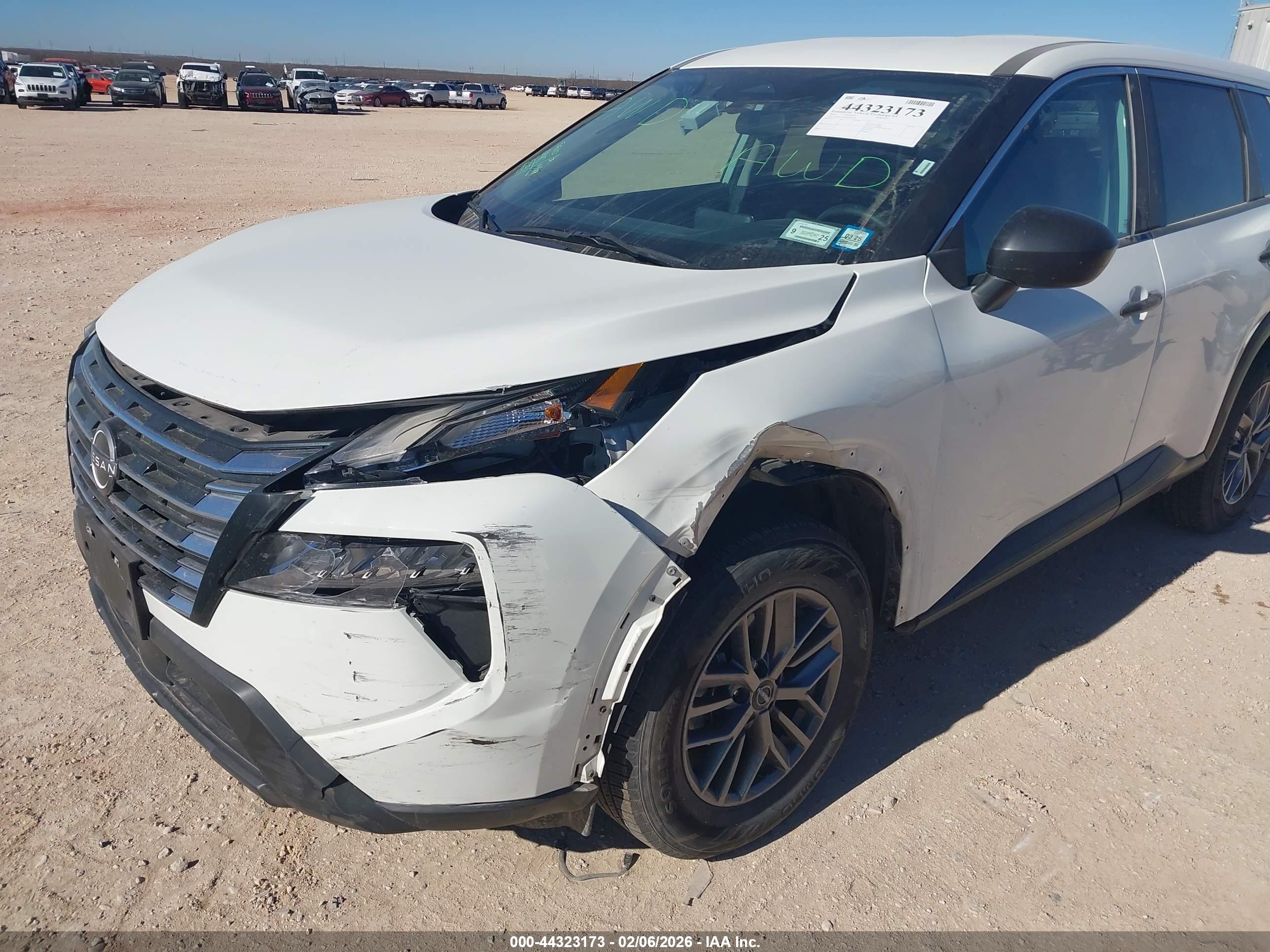 NISSAN ROGUE image 6