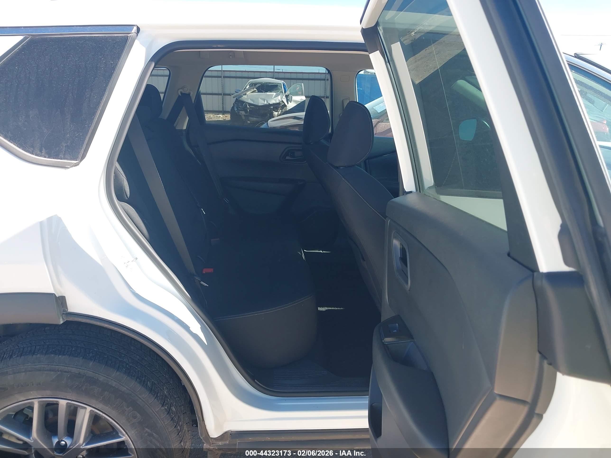 NISSAN ROGUE image 8