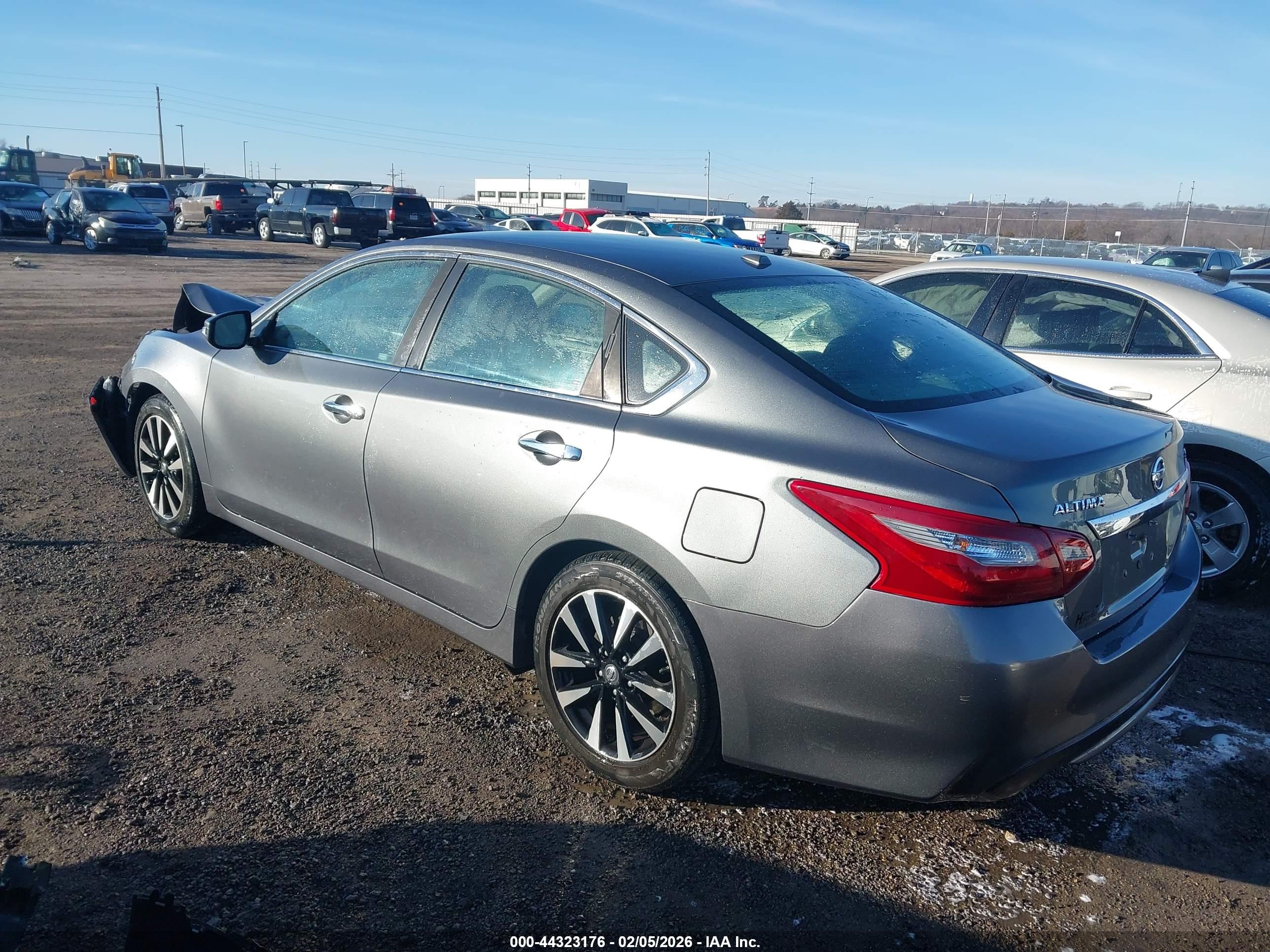 NISSAN ALTIMA image 3