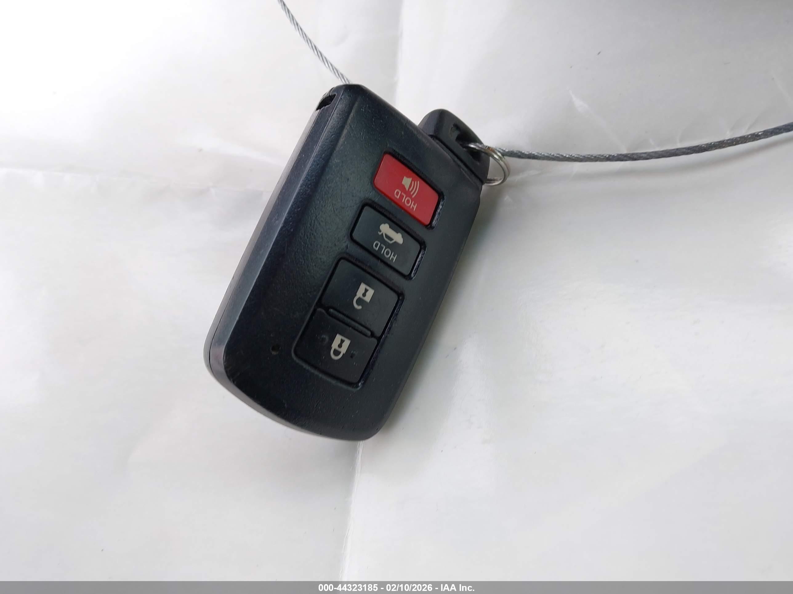 TOYOTA AVALON image 11