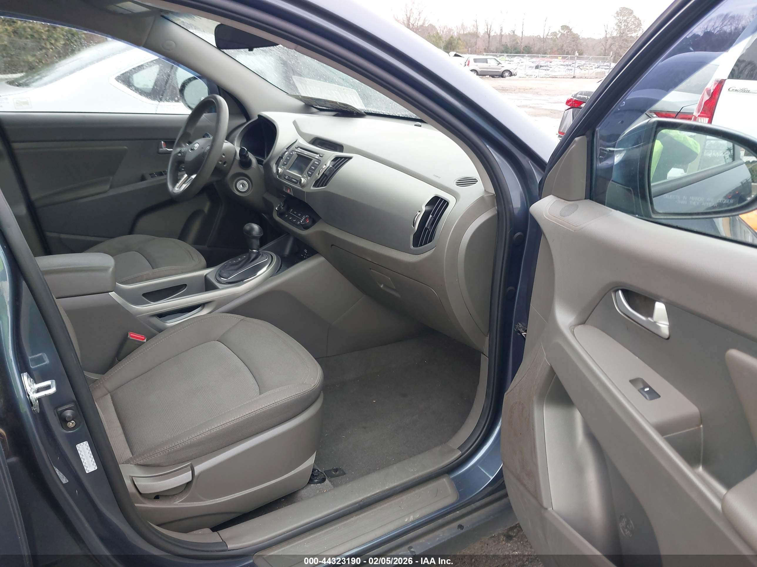 KIA SPORTAGE image 5