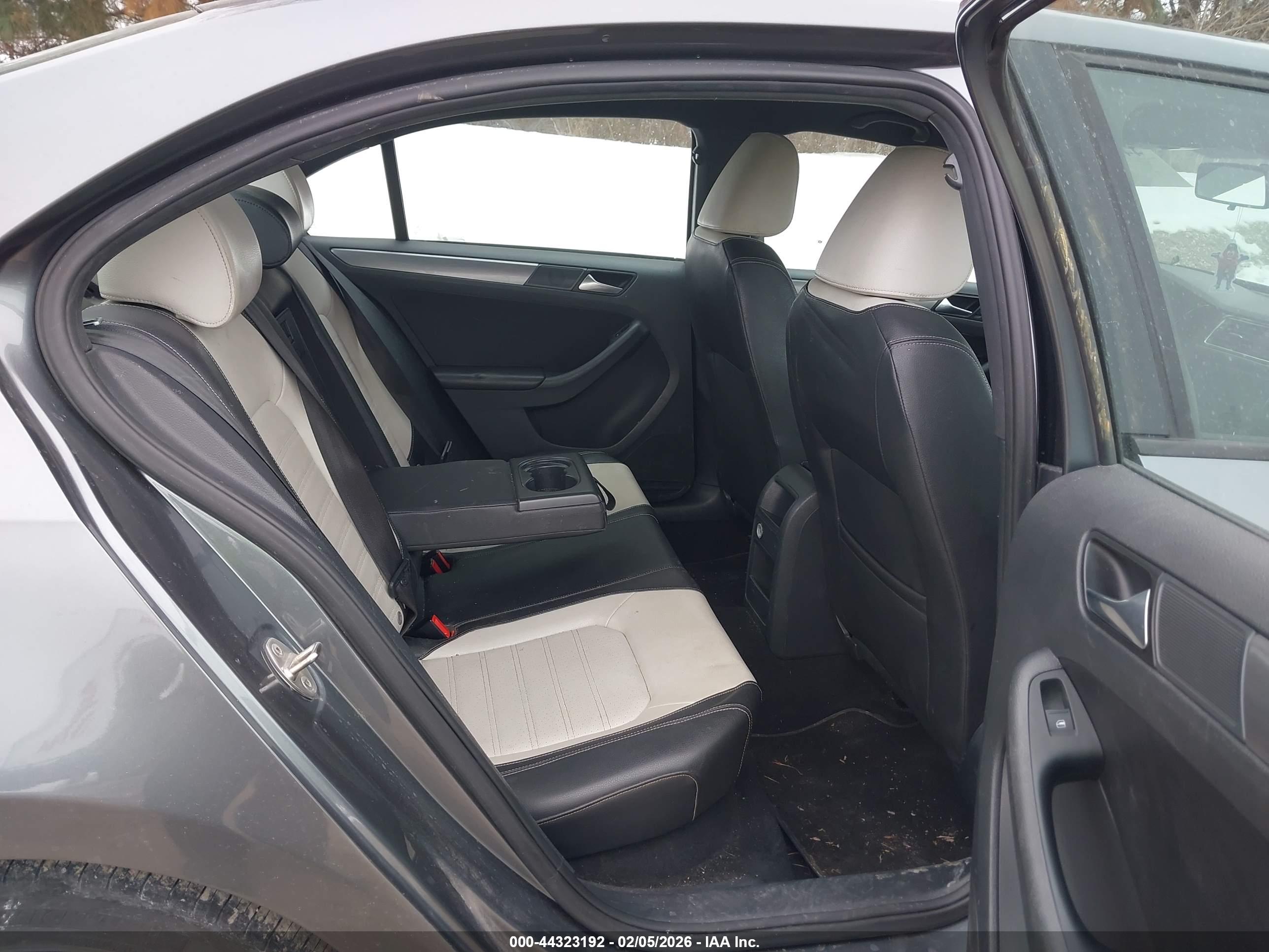 VOLKSWAGEN JETTA image 8