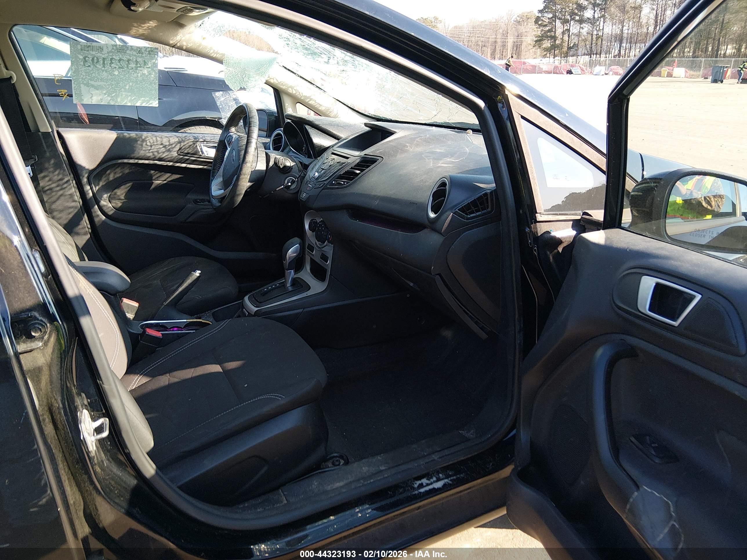 FORD FIESTA image 5