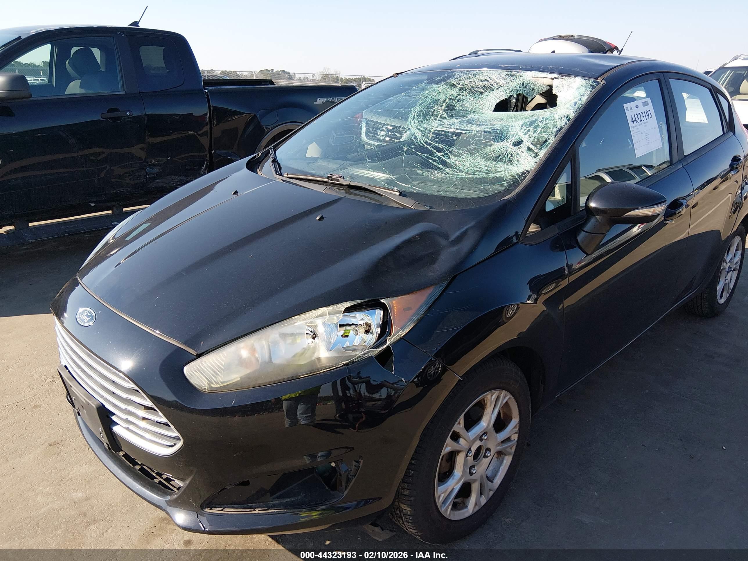 FORD FIESTA image 6
