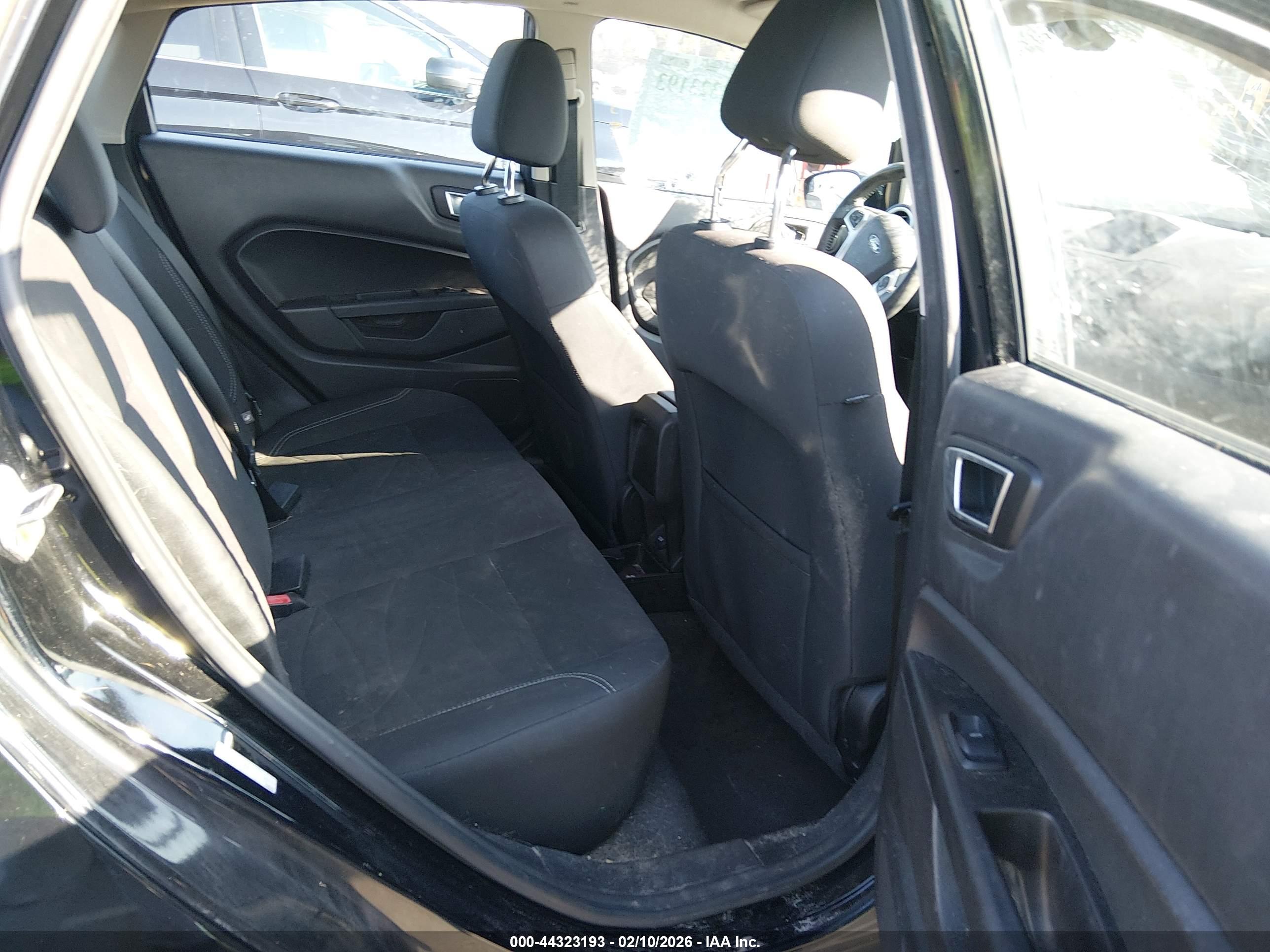 FORD FIESTA image 8