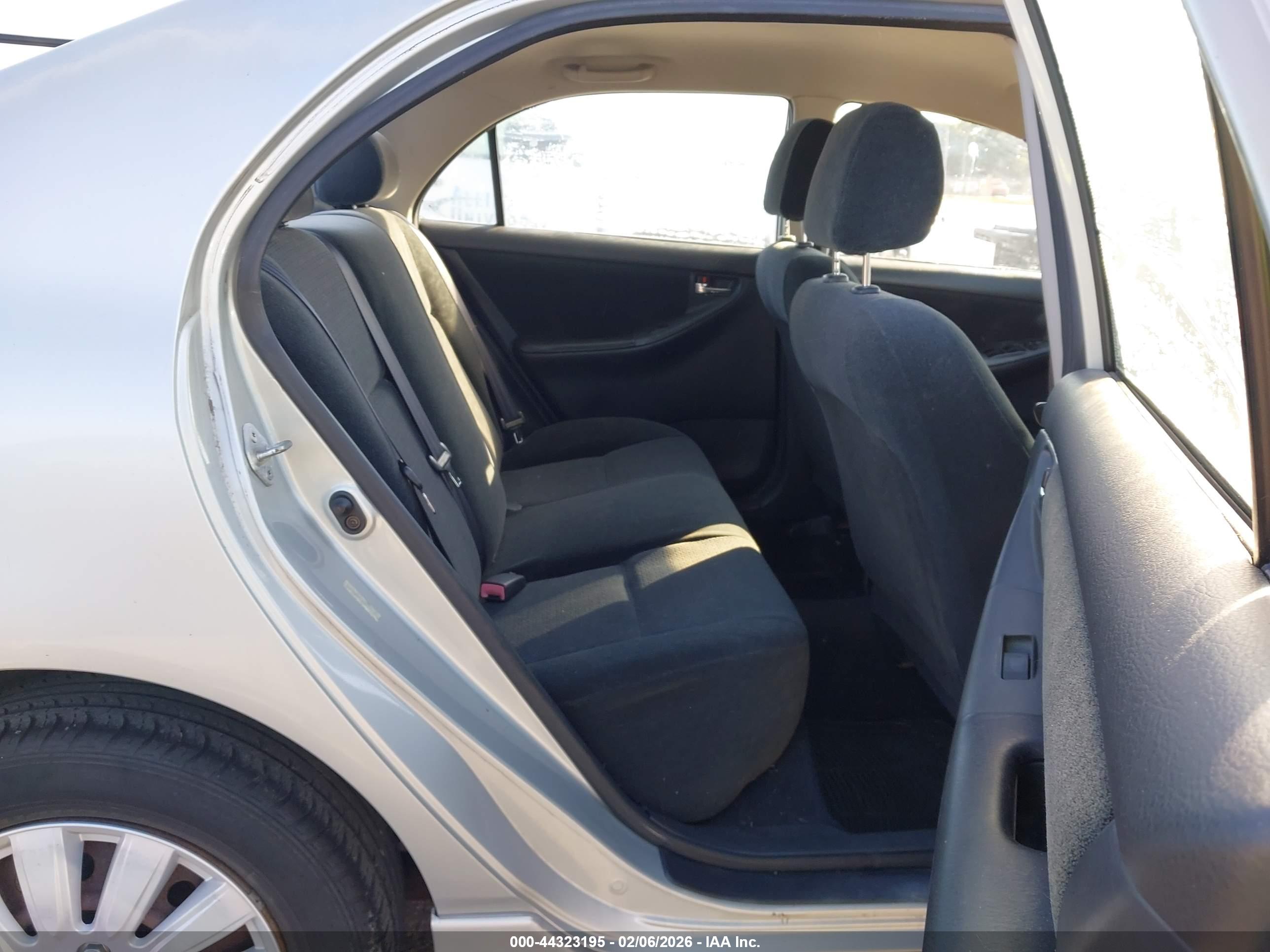 TOYOTA COROLLA image 8