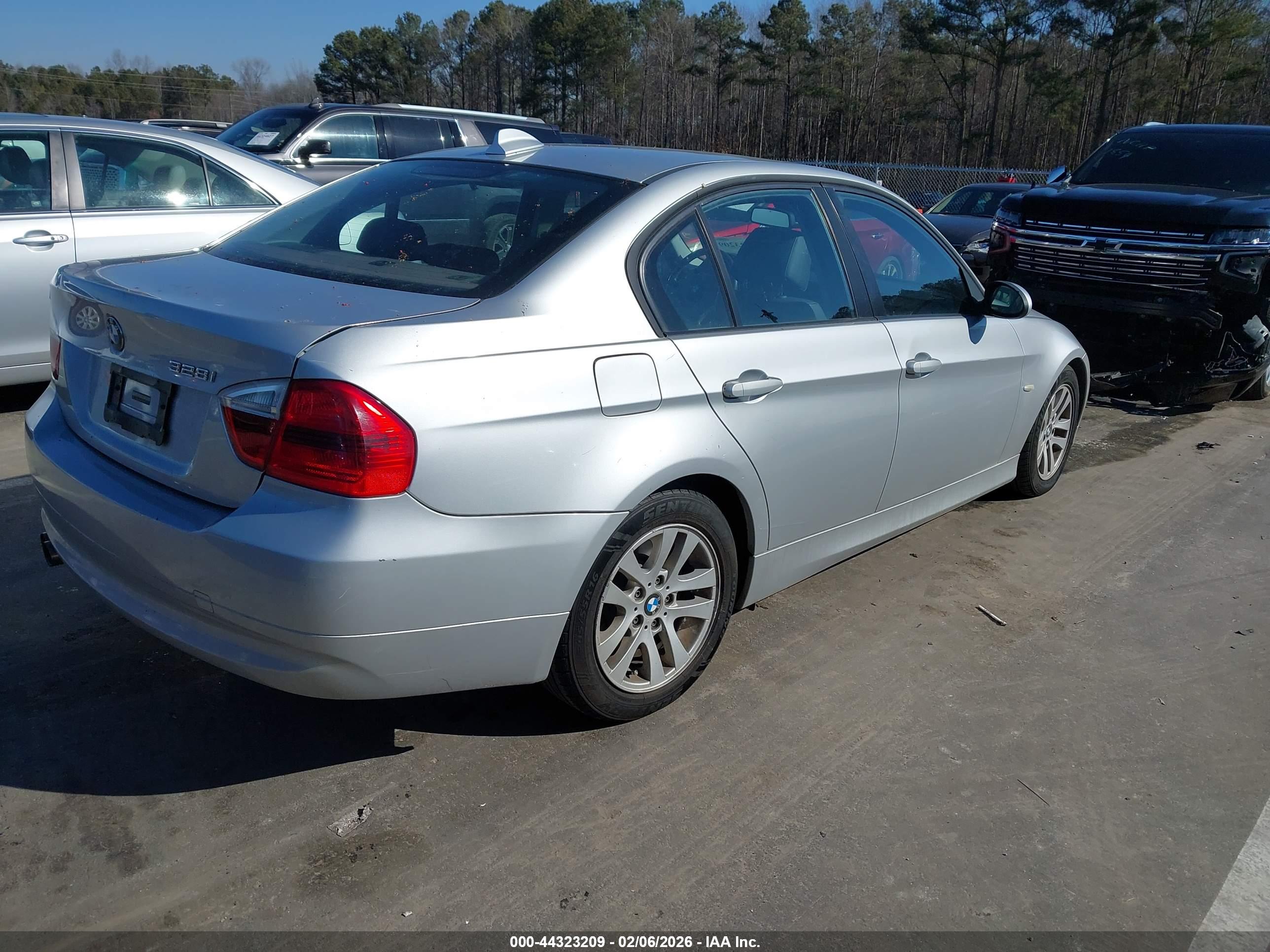 BMW 328I image 4