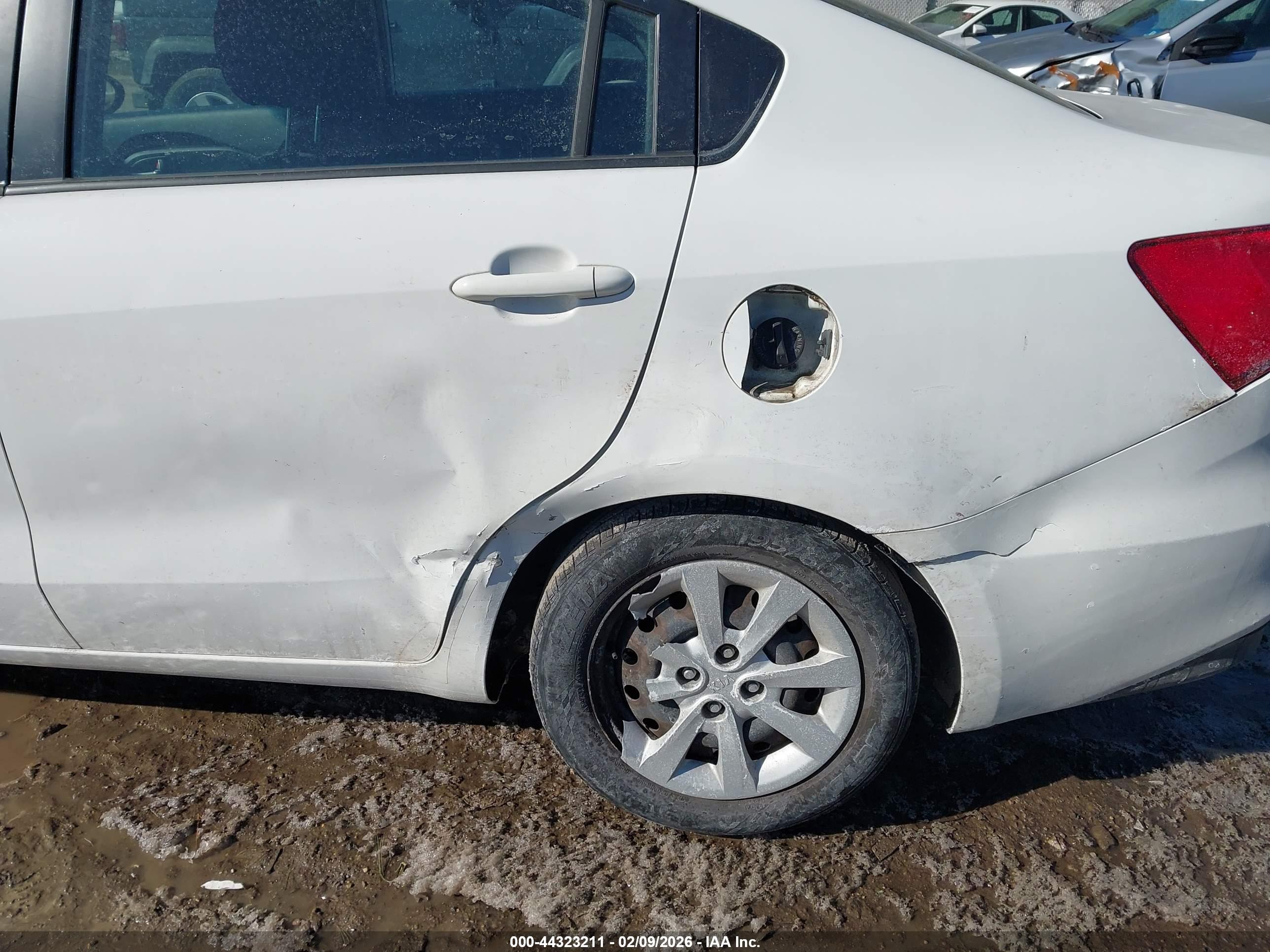 KIA RIO image 6