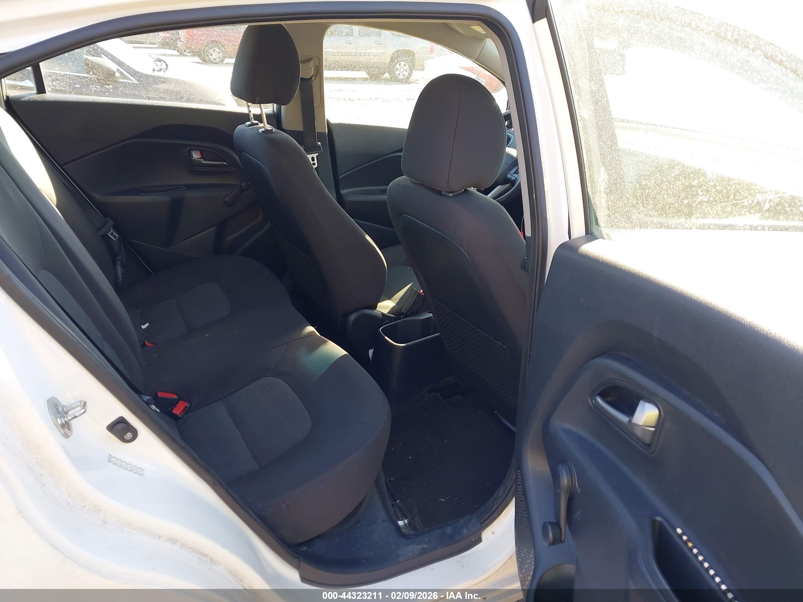 KIA RIO image 8
