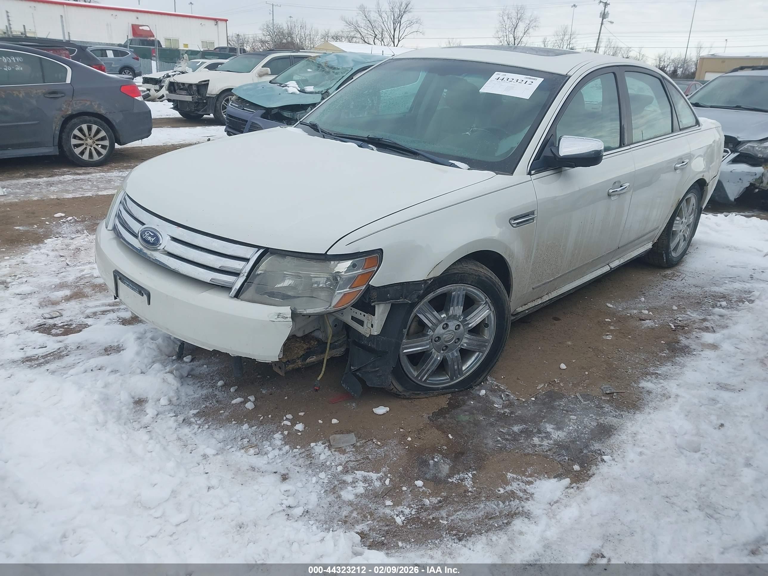 FORD TAURUS image 6