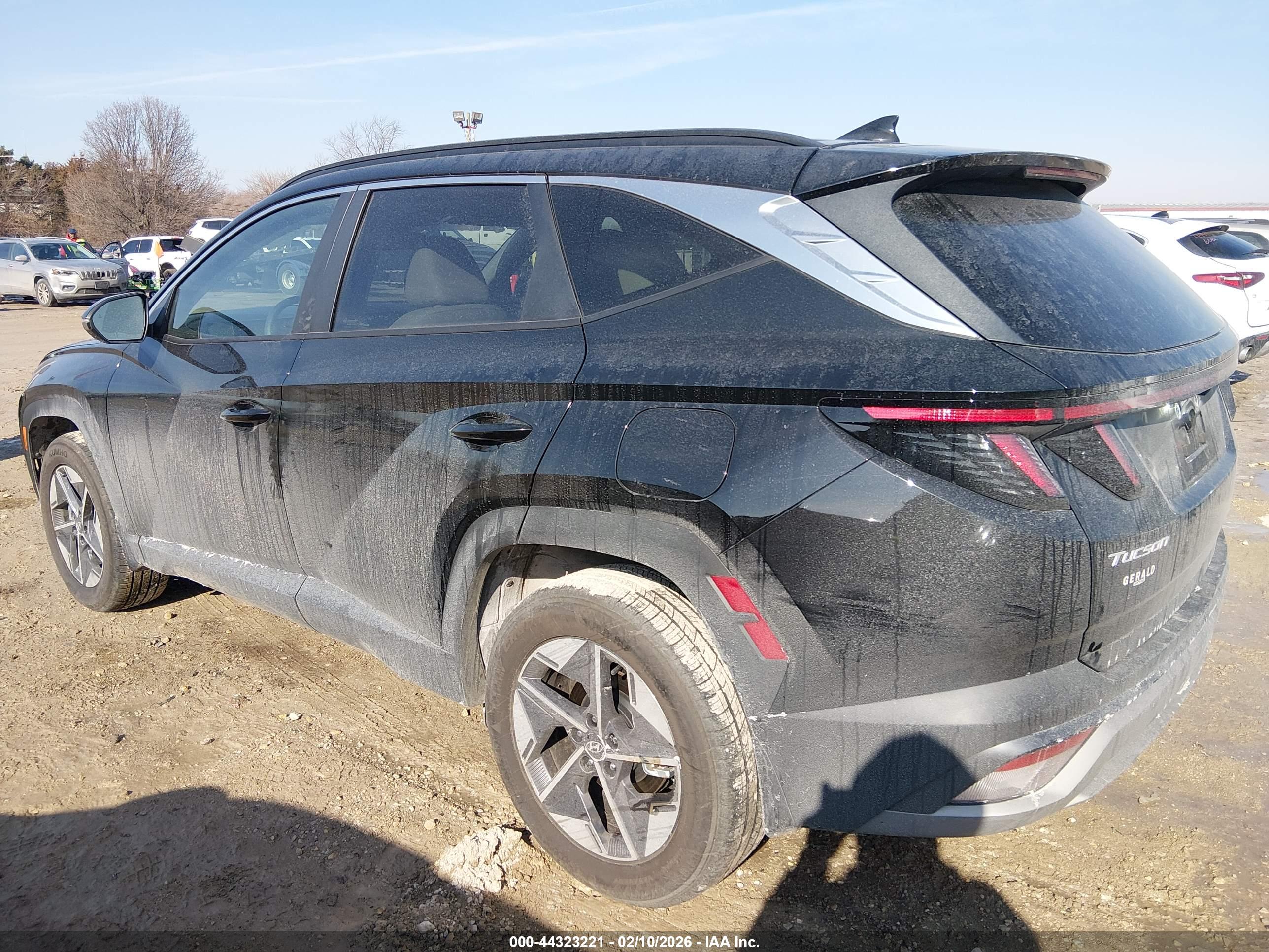 HYUNDAI TUCSON image 3