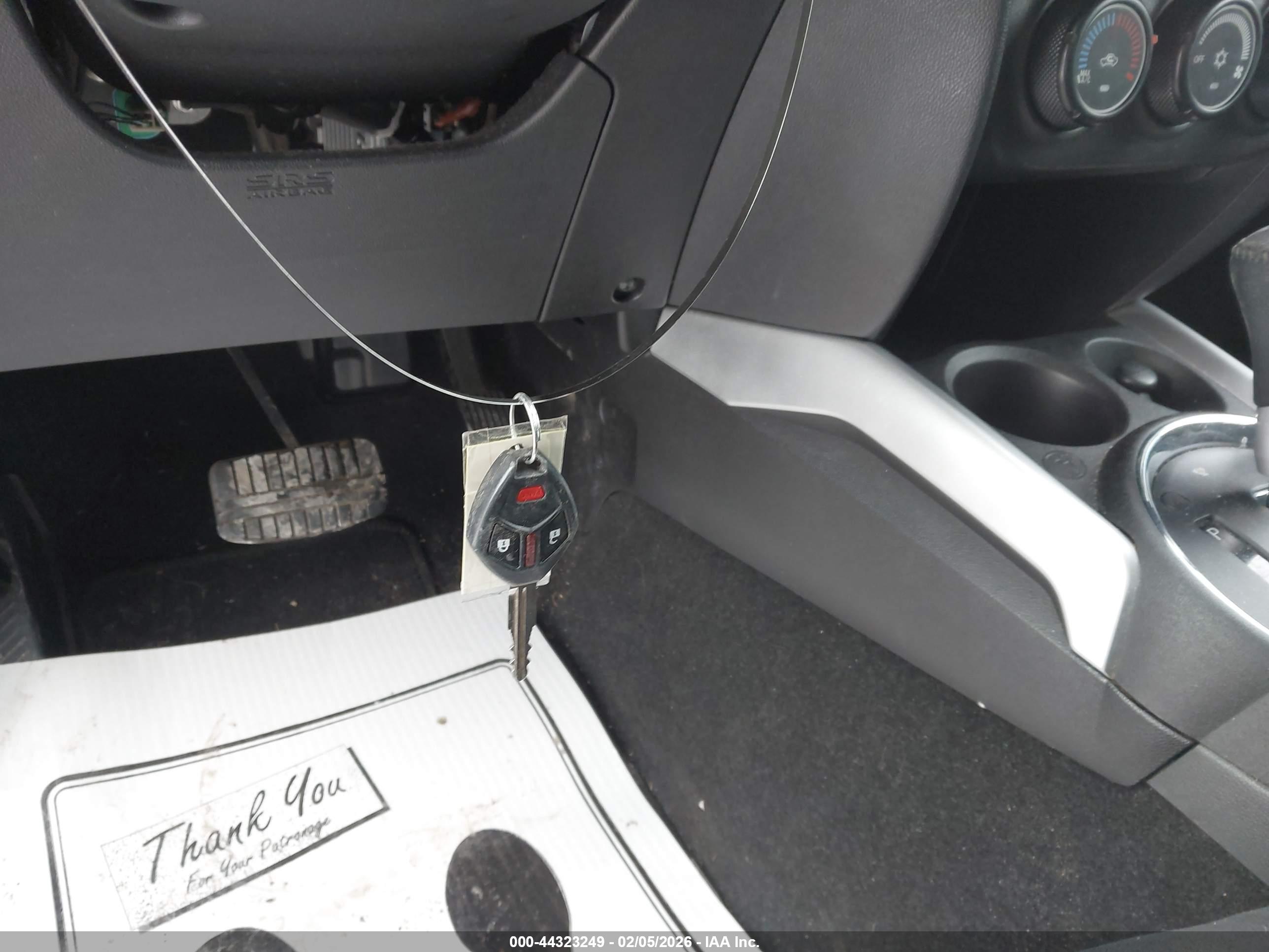 MITSUBISHI OUTLANDER image 11