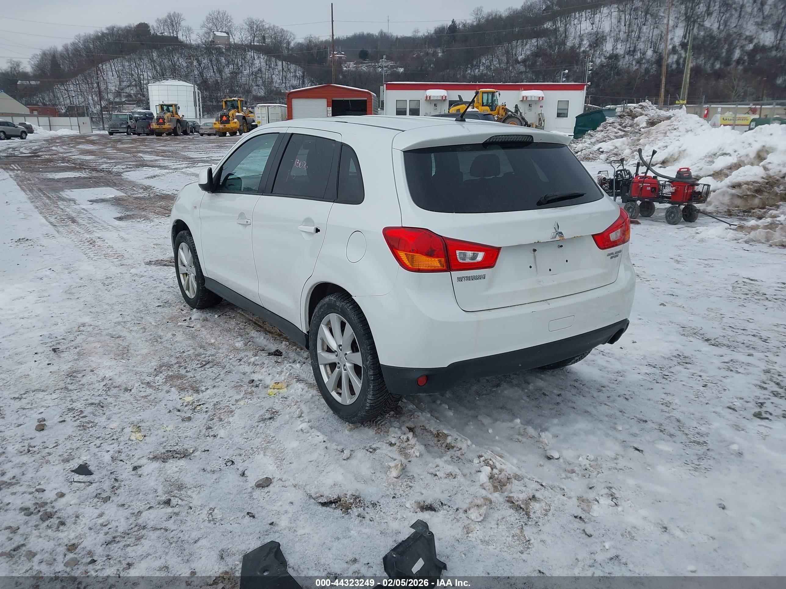 MITSUBISHI OUTLANDER image 3