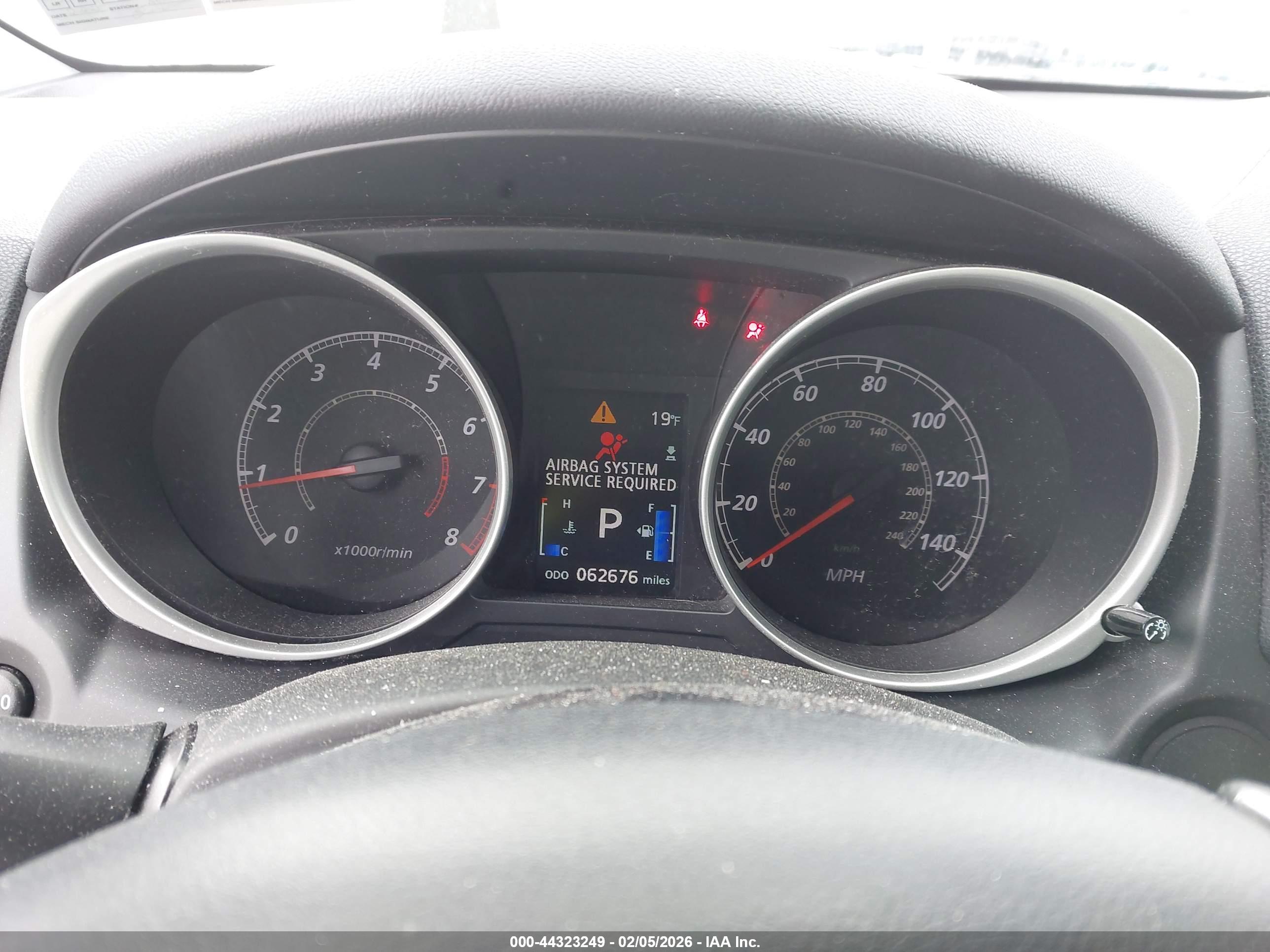 MITSUBISHI OUTLANDER image 7