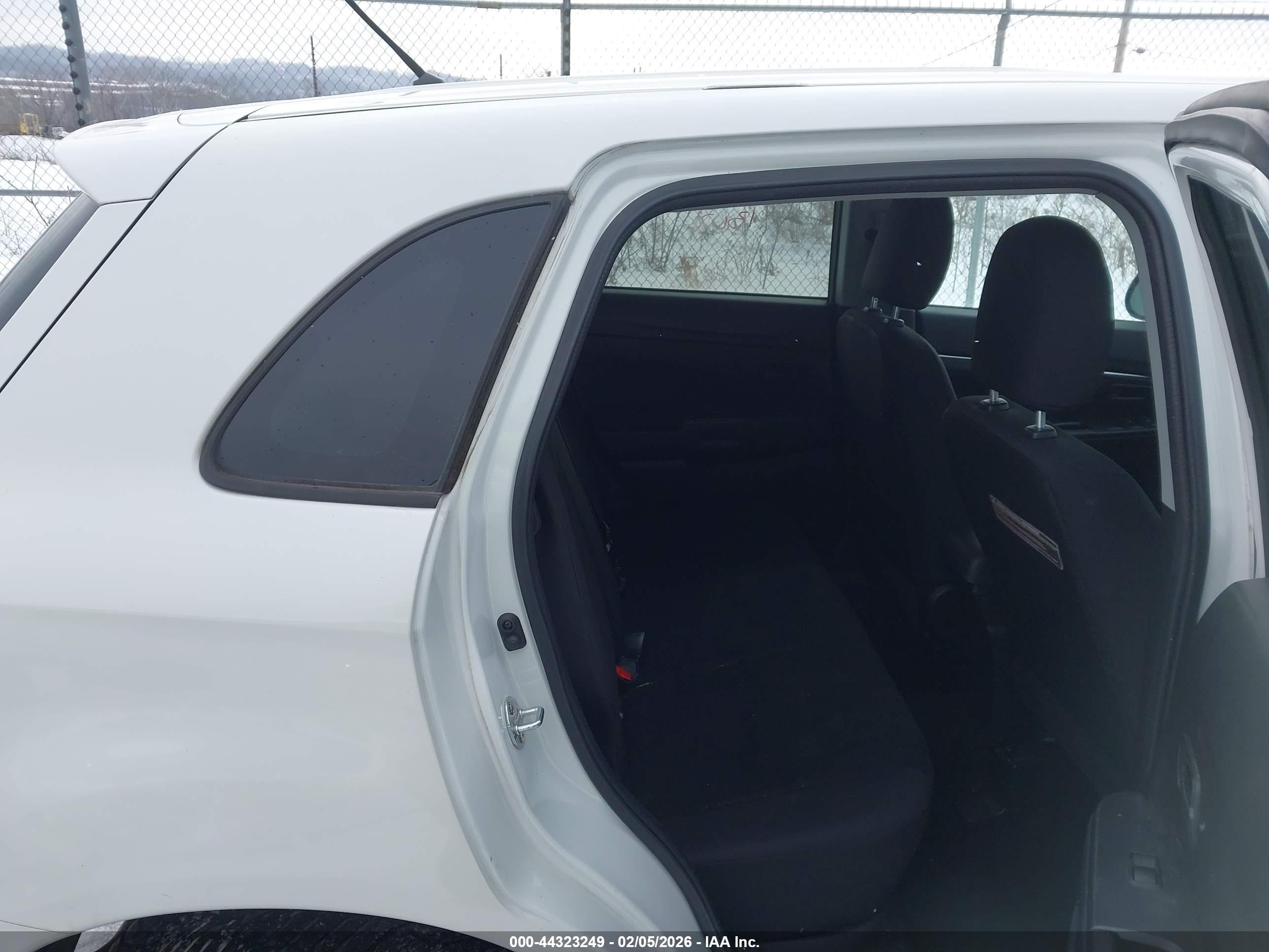 MITSUBISHI OUTLANDER image 8