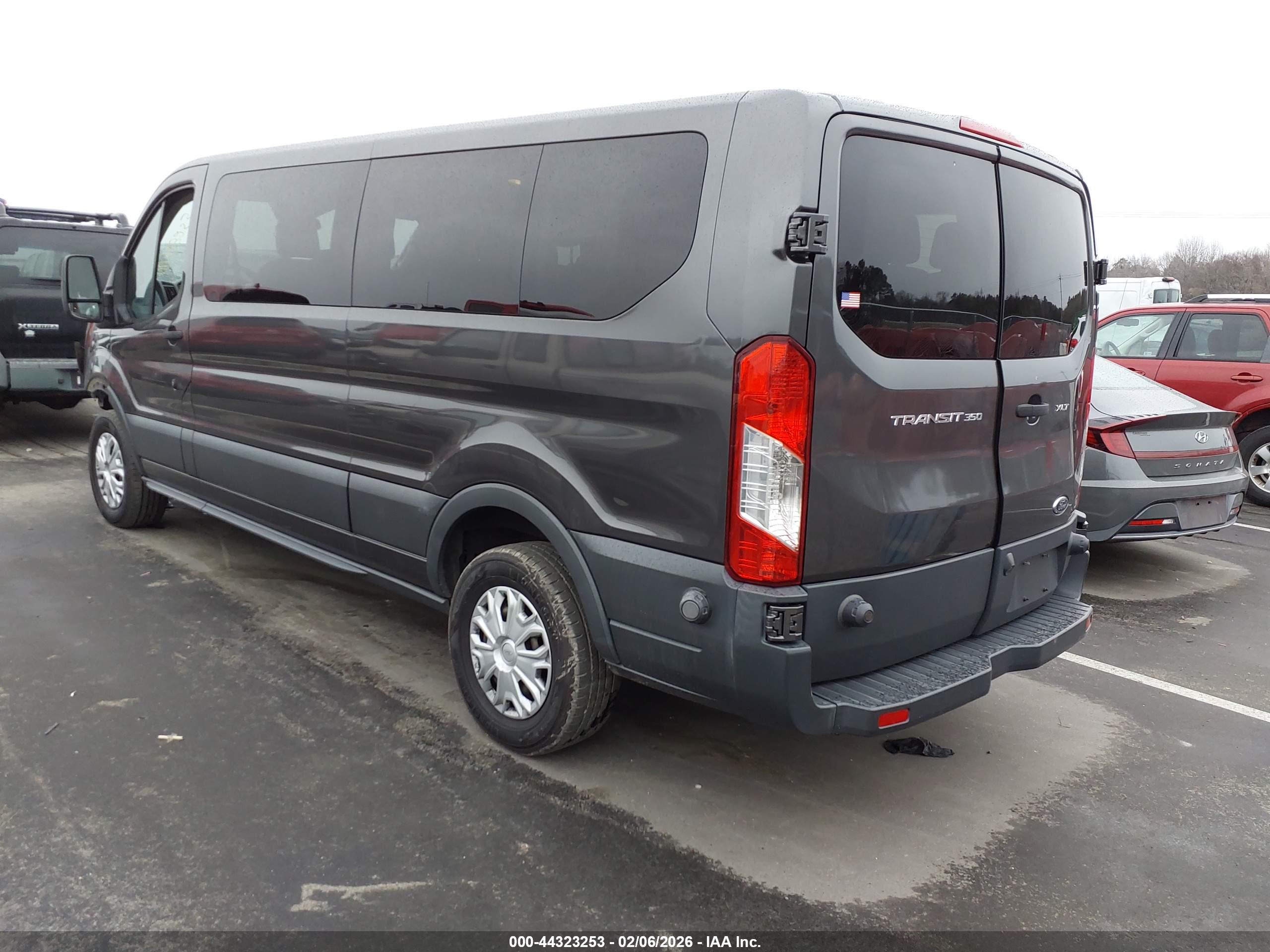 FORD TRANSIT-350 image 3