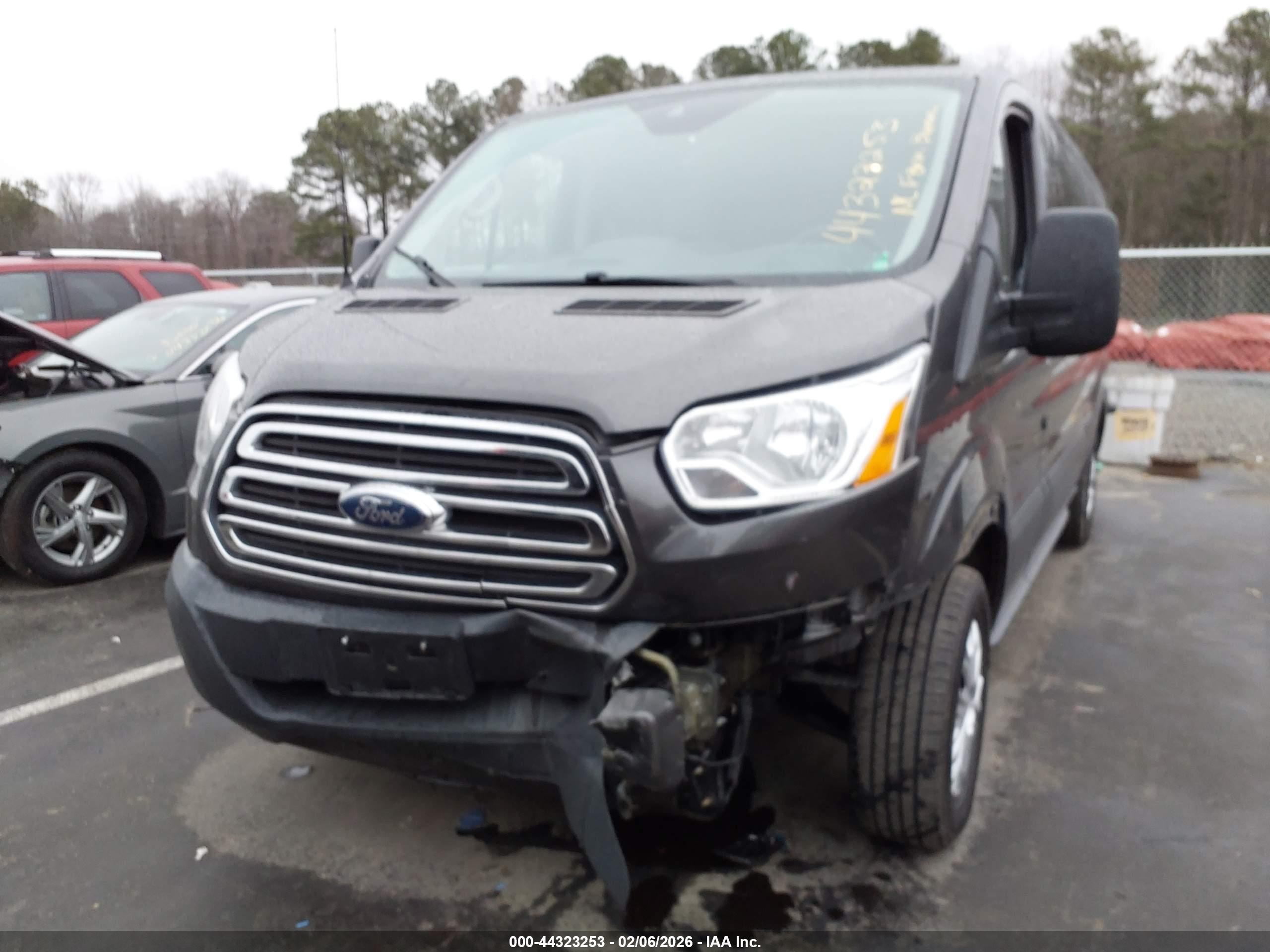 FORD TRANSIT-350 image 6