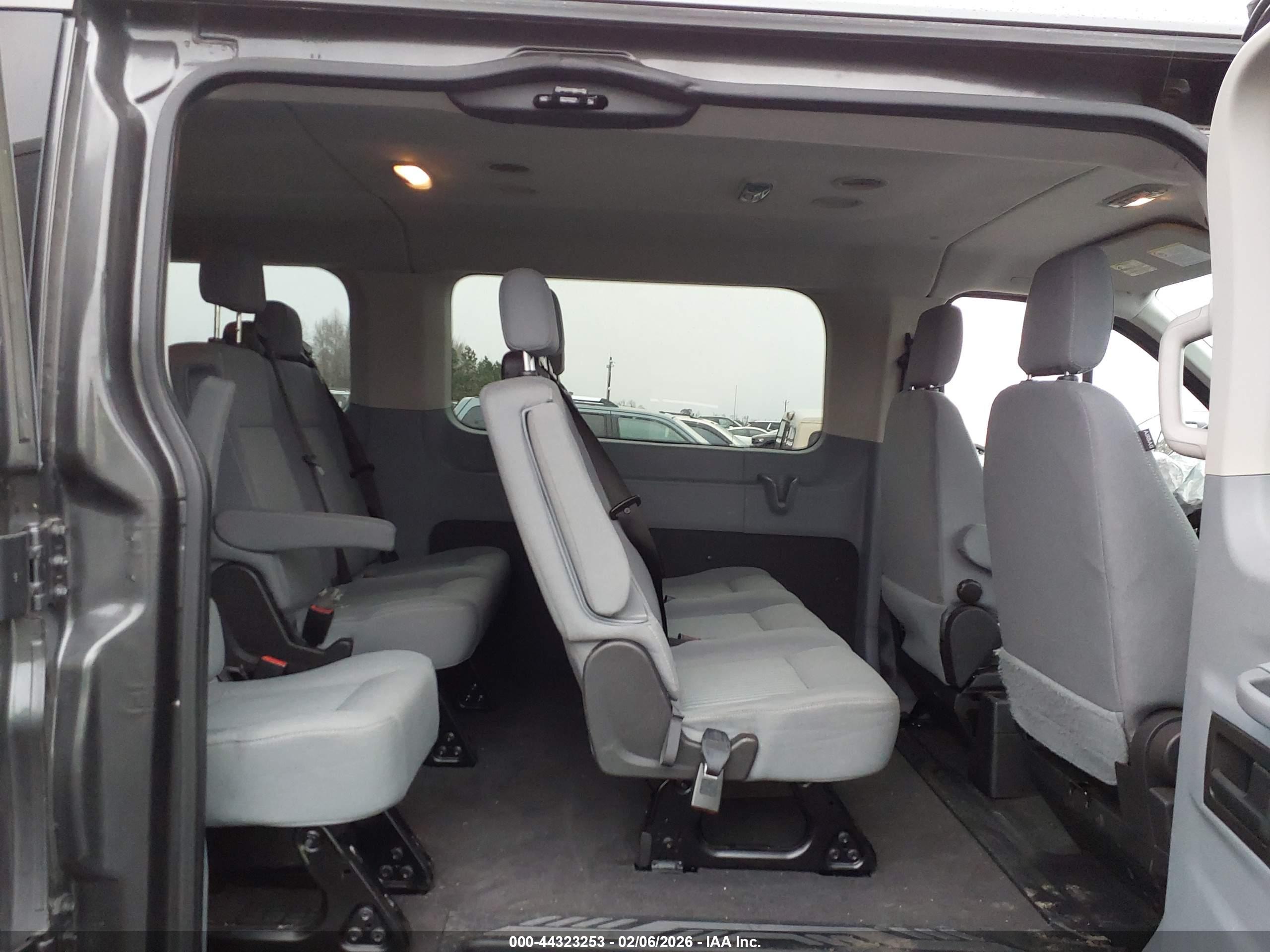 FORD TRANSIT-350 image 8