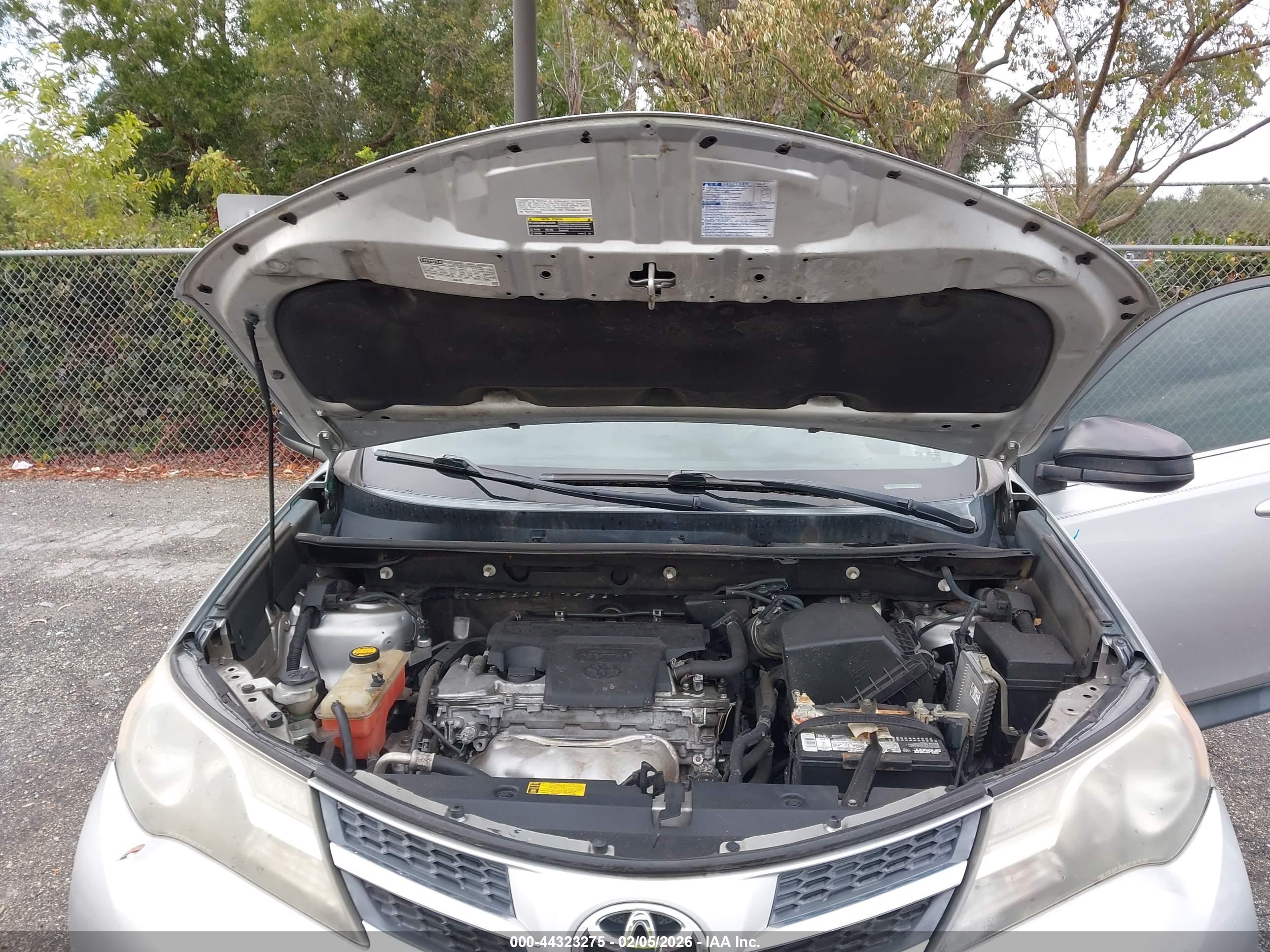 TOYOTA RAV4 image 10