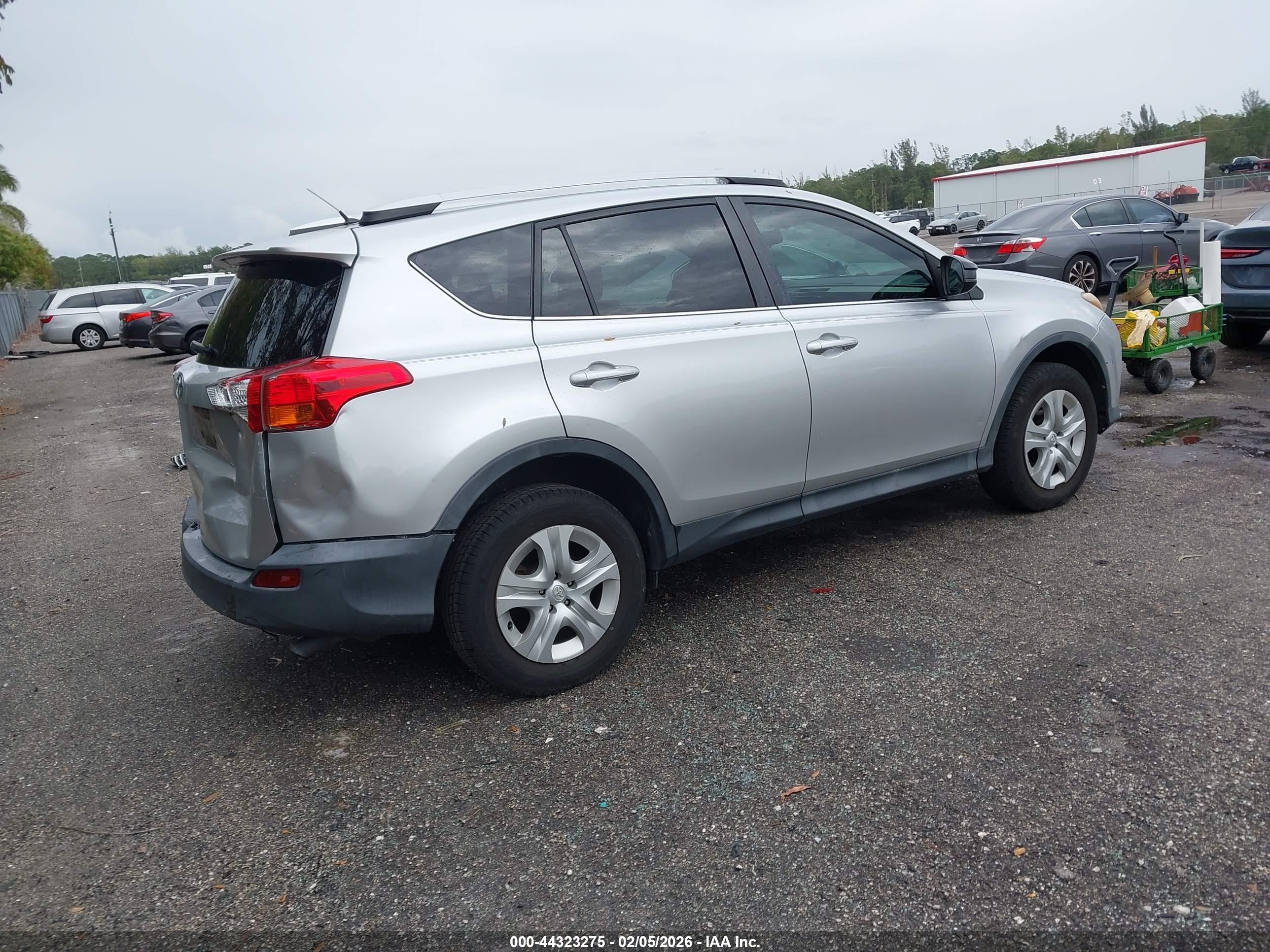 TOYOTA RAV4 image 4