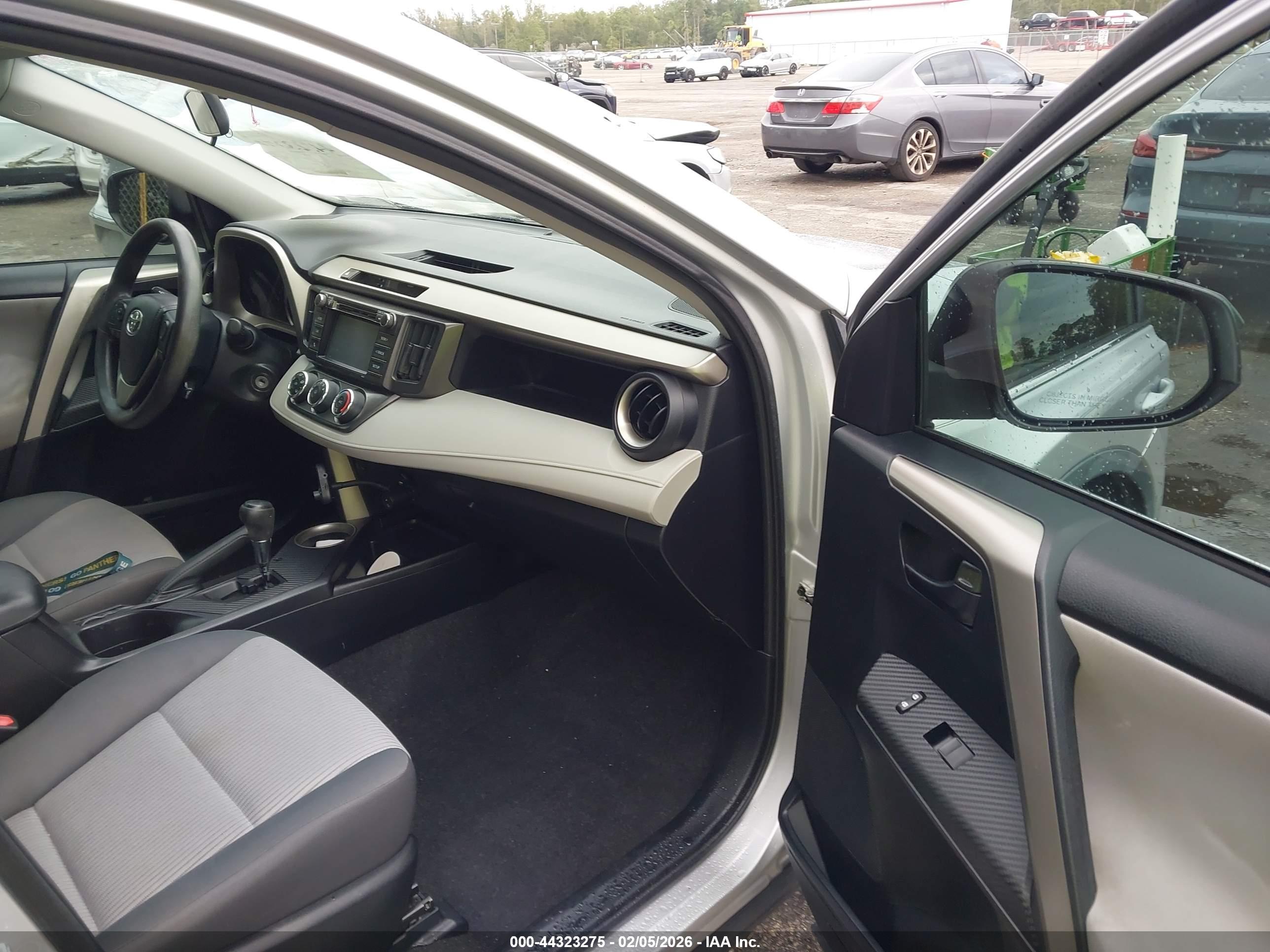 TOYOTA RAV4 image 5