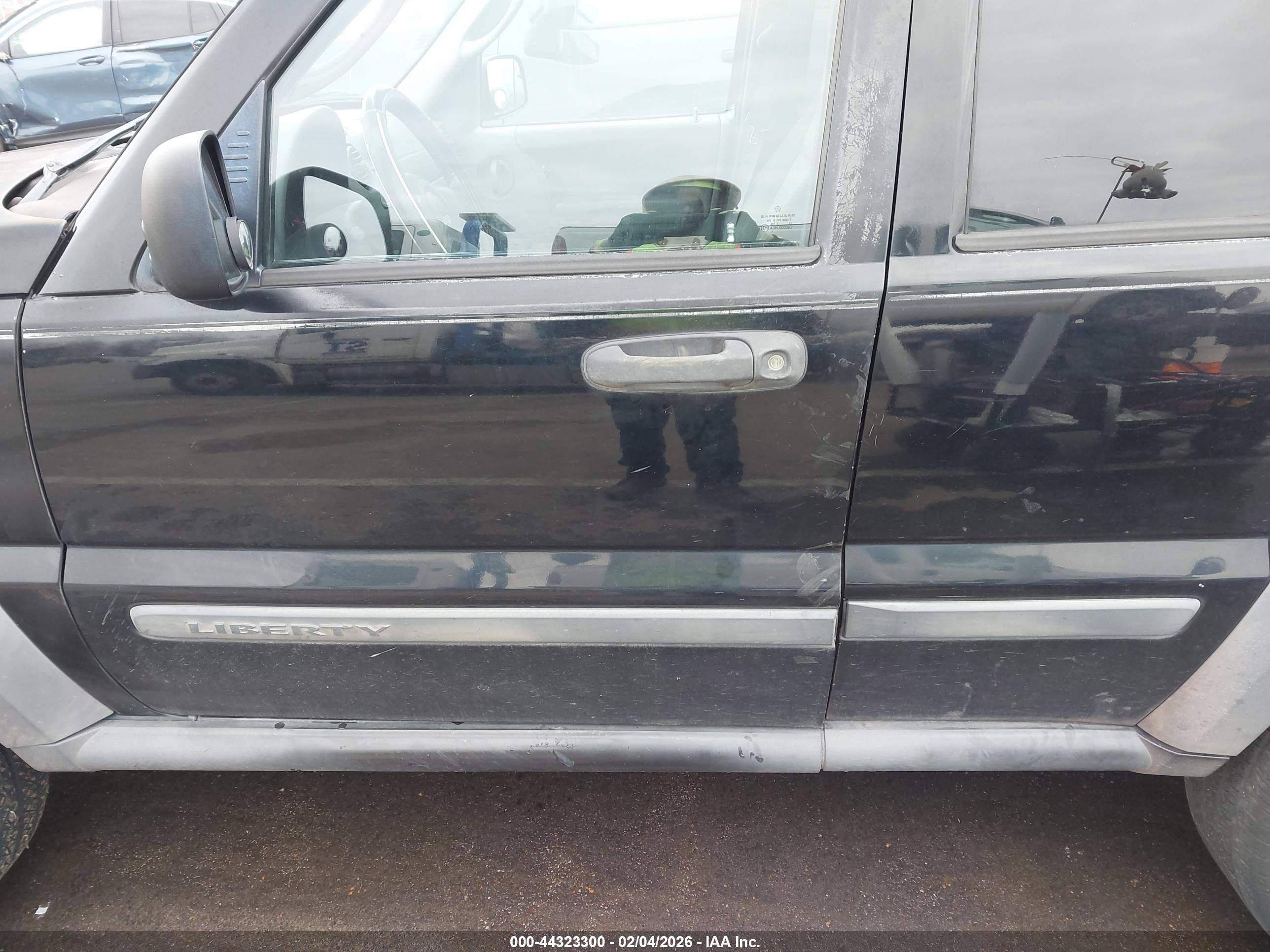 JEEP LIBERTY image 6