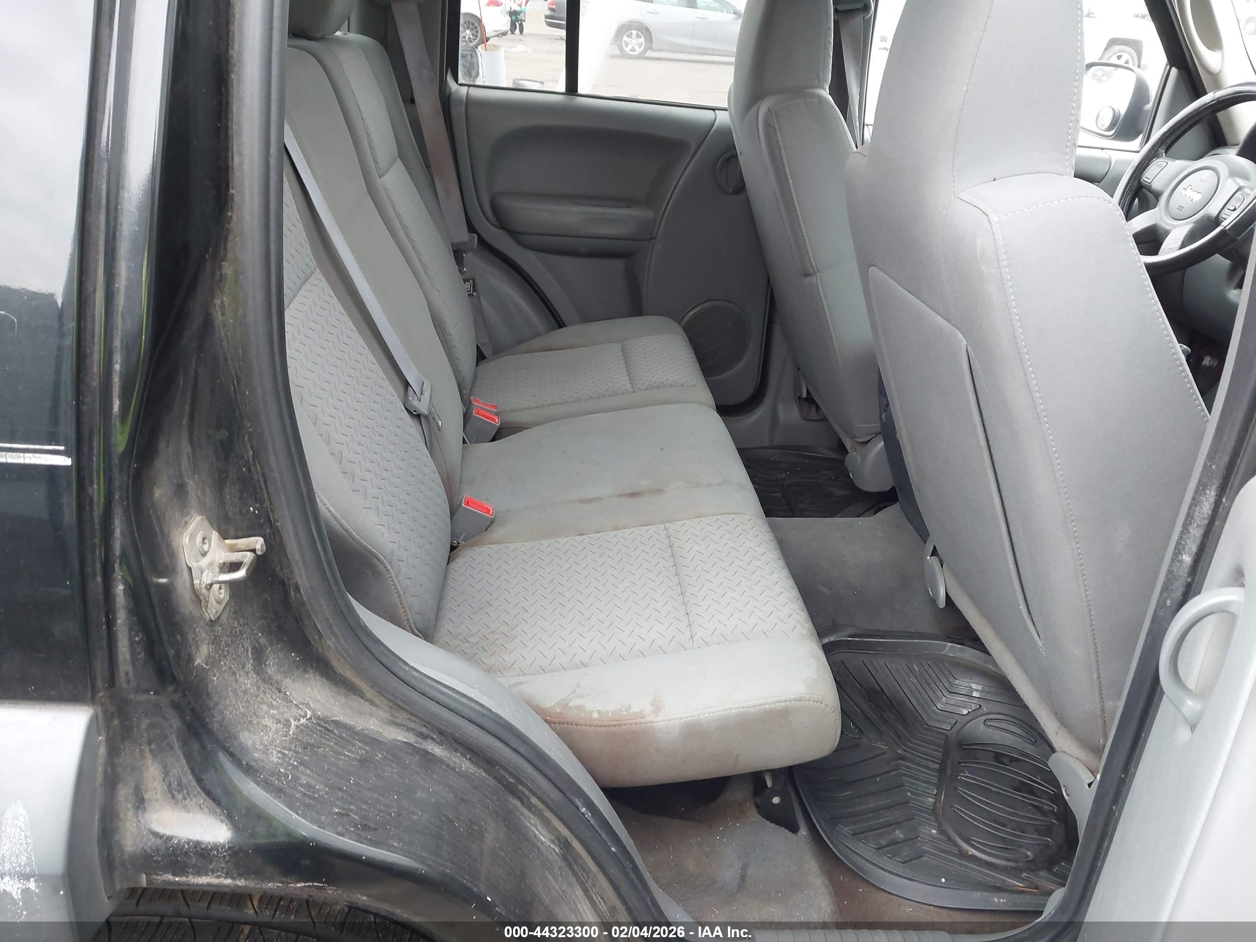 JEEP LIBERTY image 8