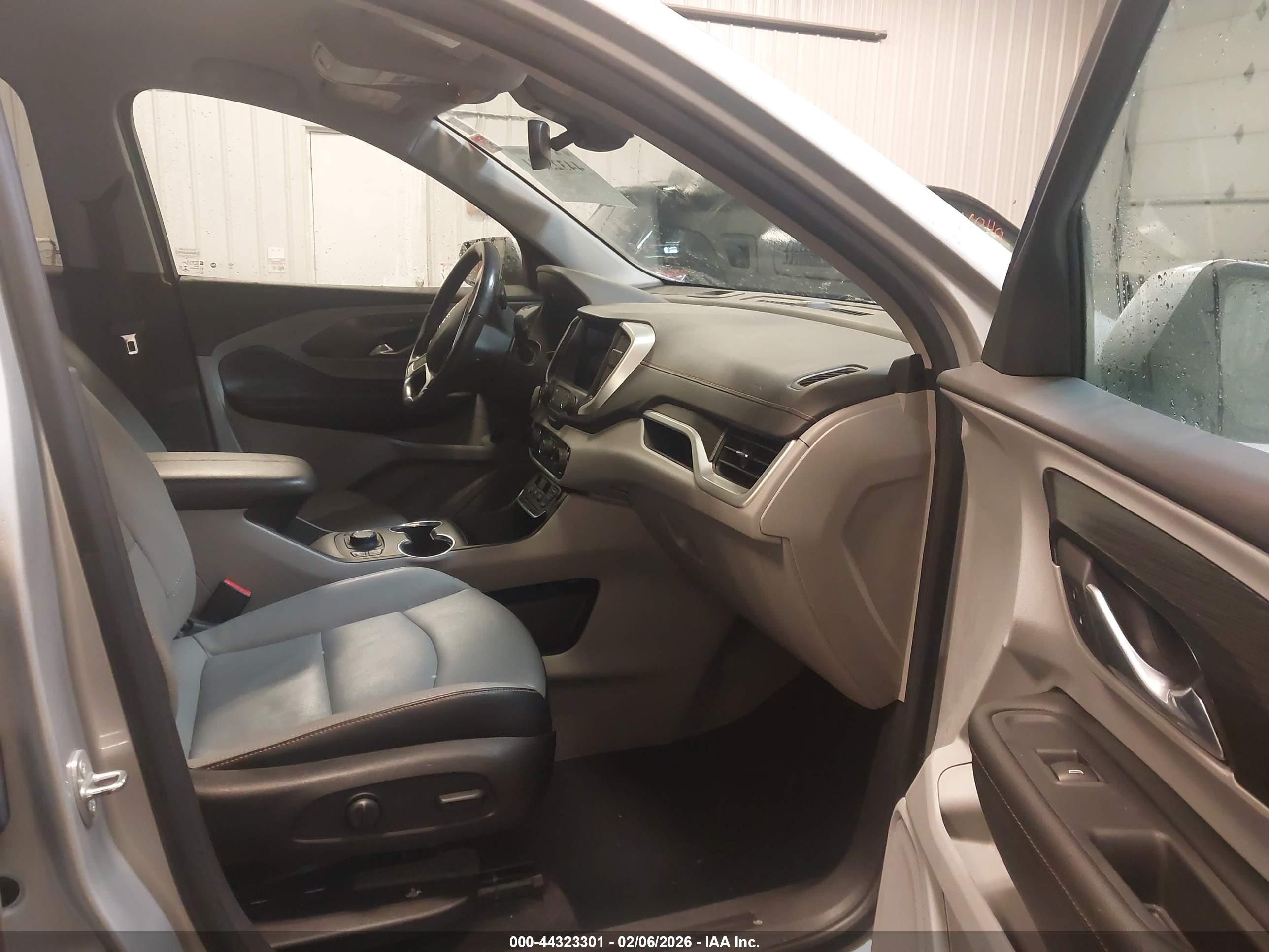 GMC TERRAIN image 5