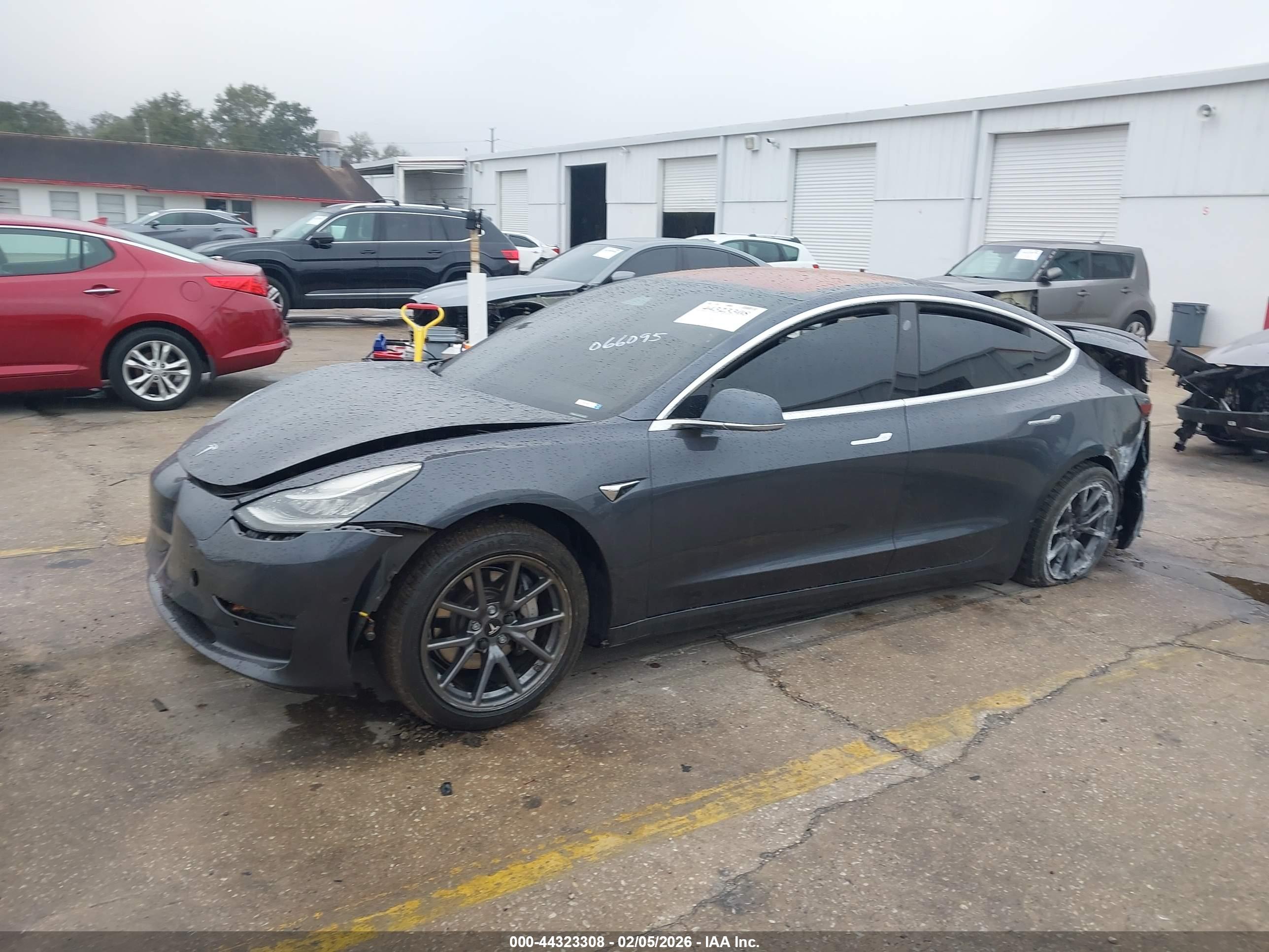 TESLA MODEL image 2
