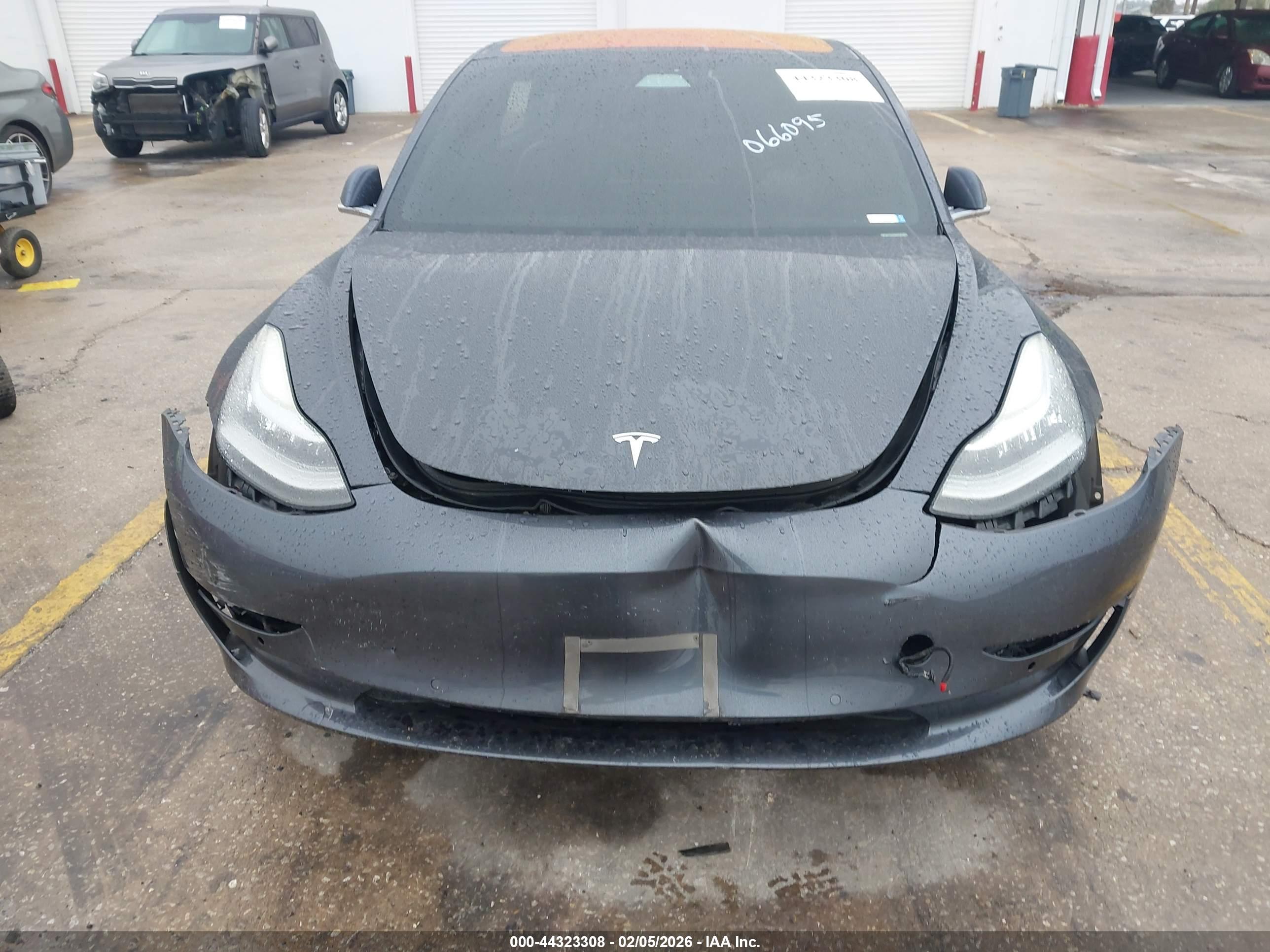 TESLA MODEL image 6
