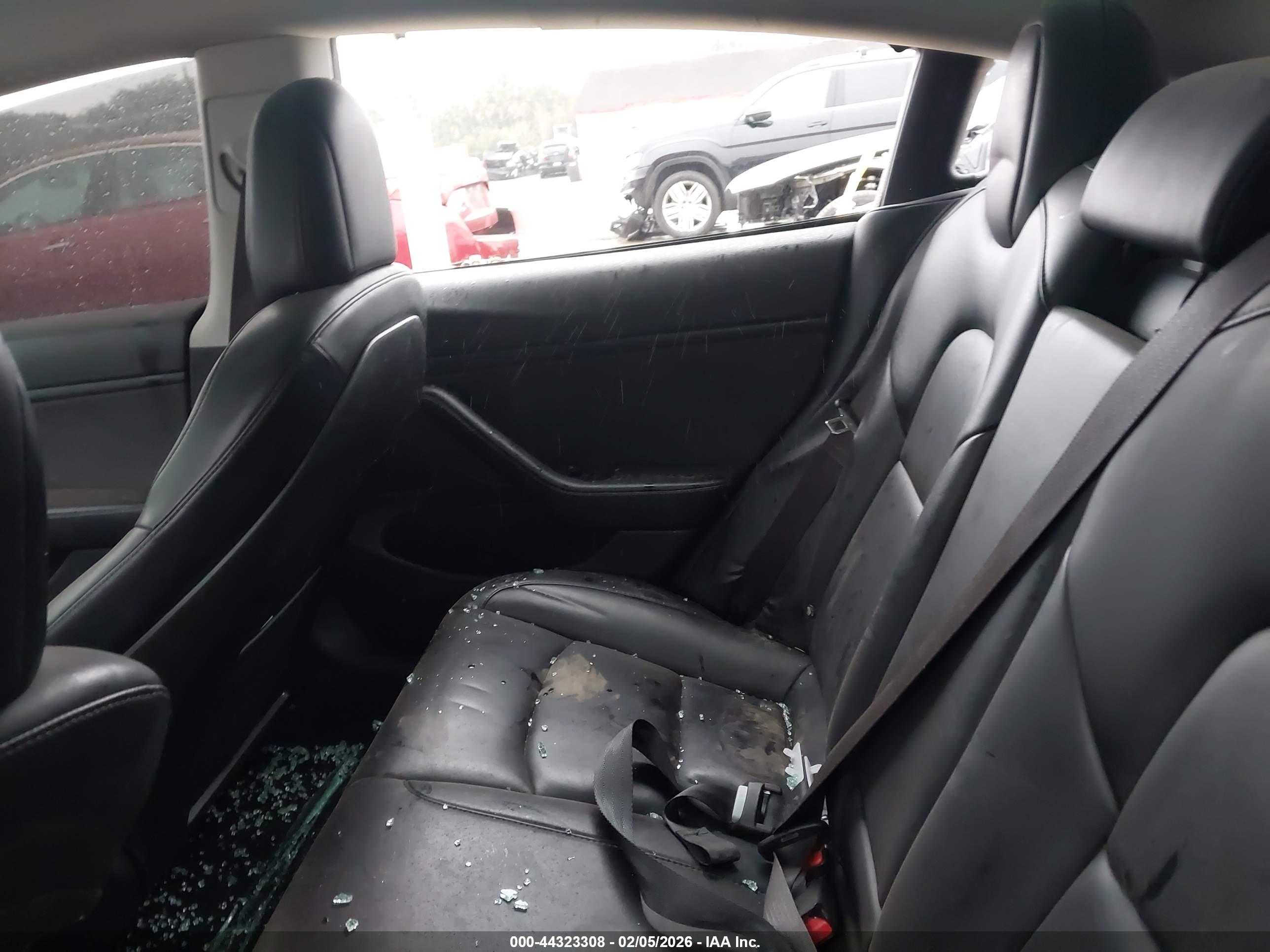 TESLA MODEL image 8