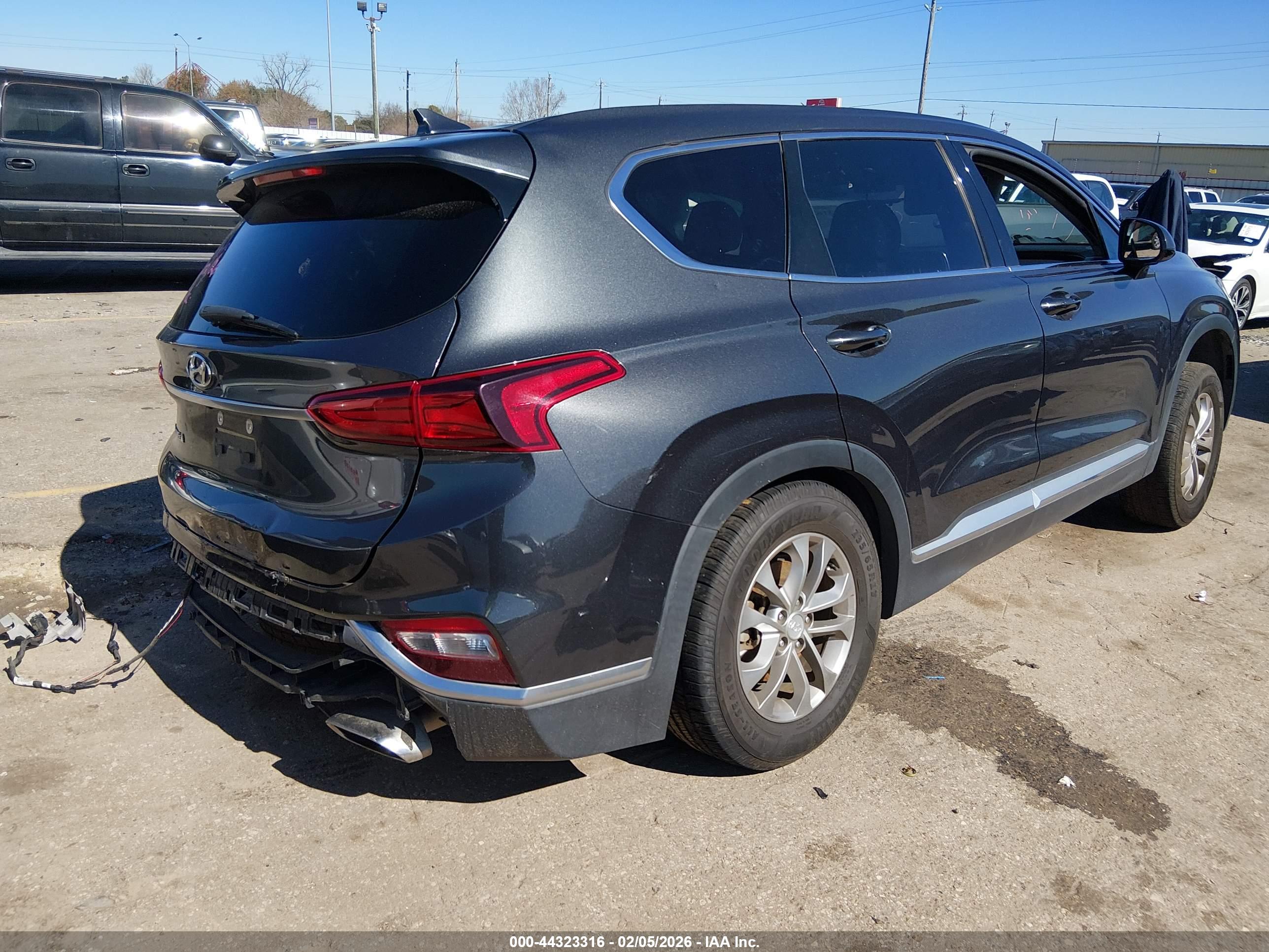 HYUNDAI SANTA image 4