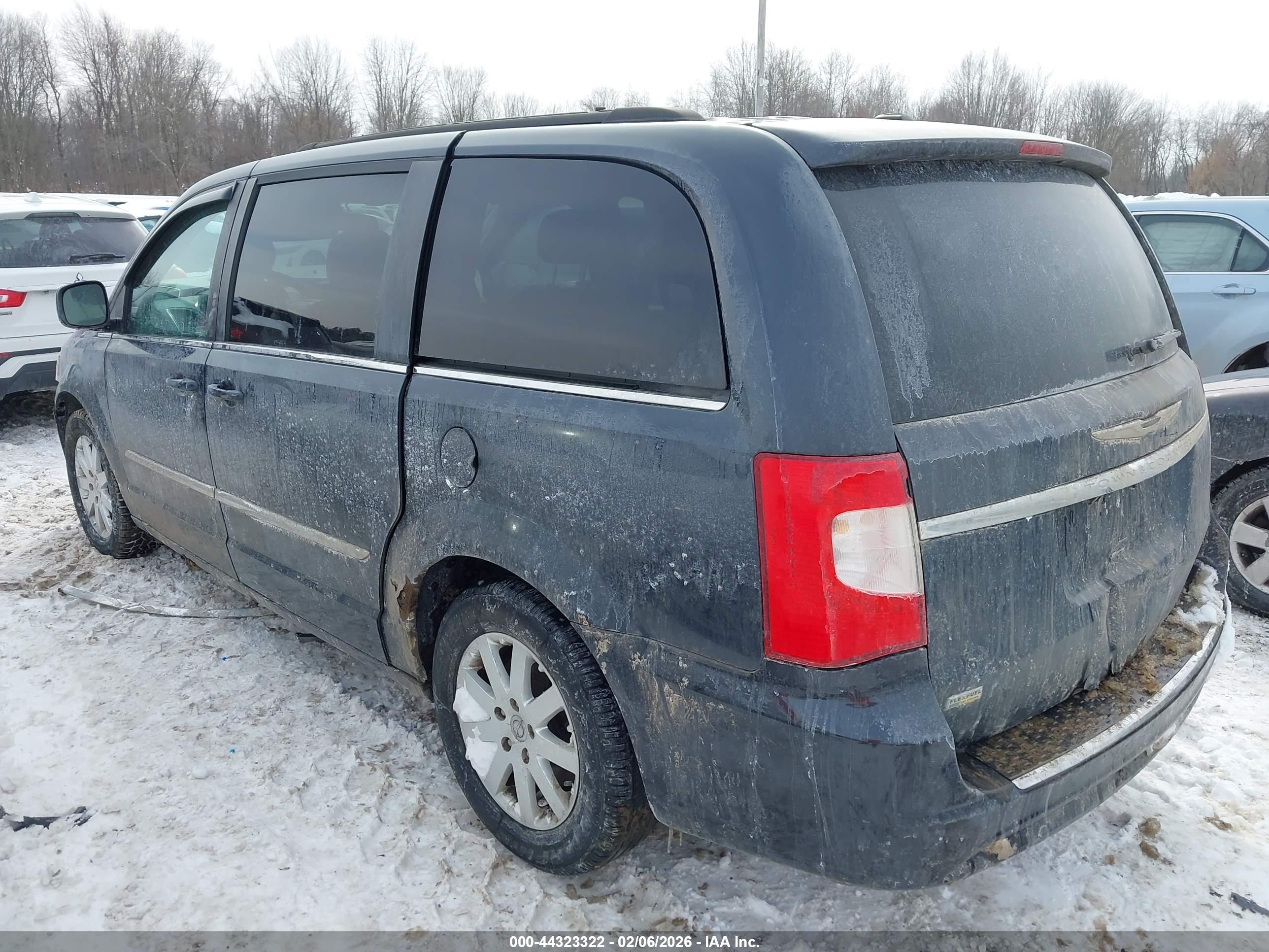 CHRYSLER TOWN image 3