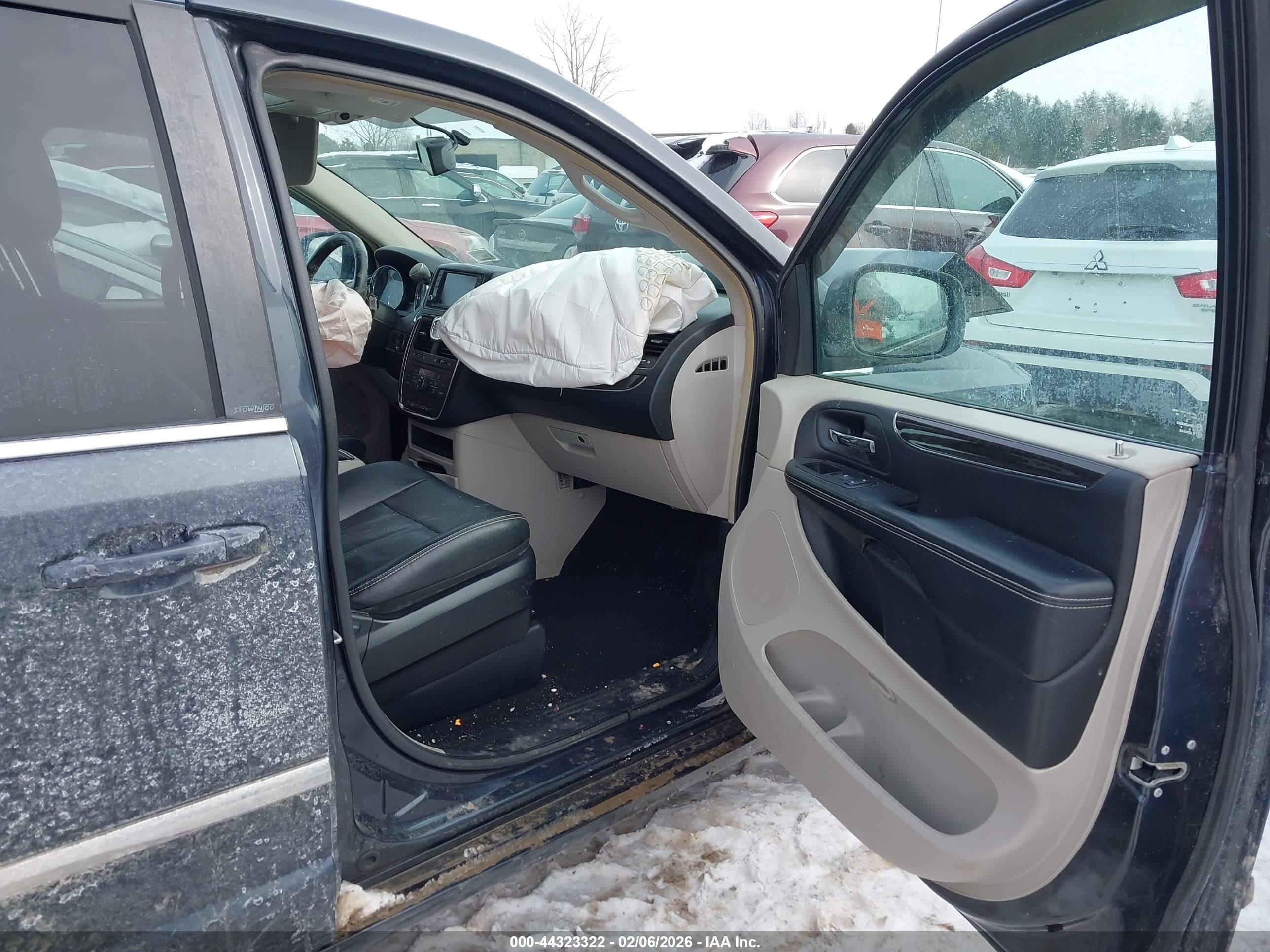 CHRYSLER TOWN image 5