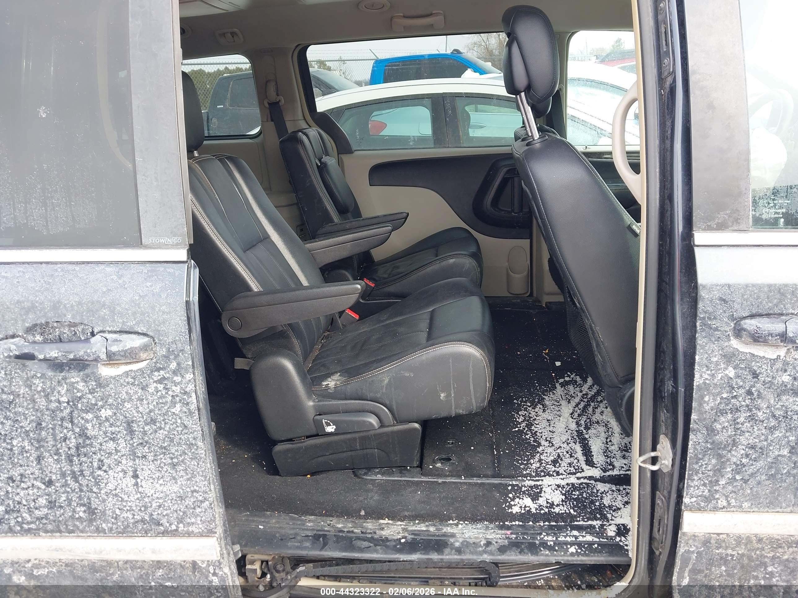 CHRYSLER TOWN image 8